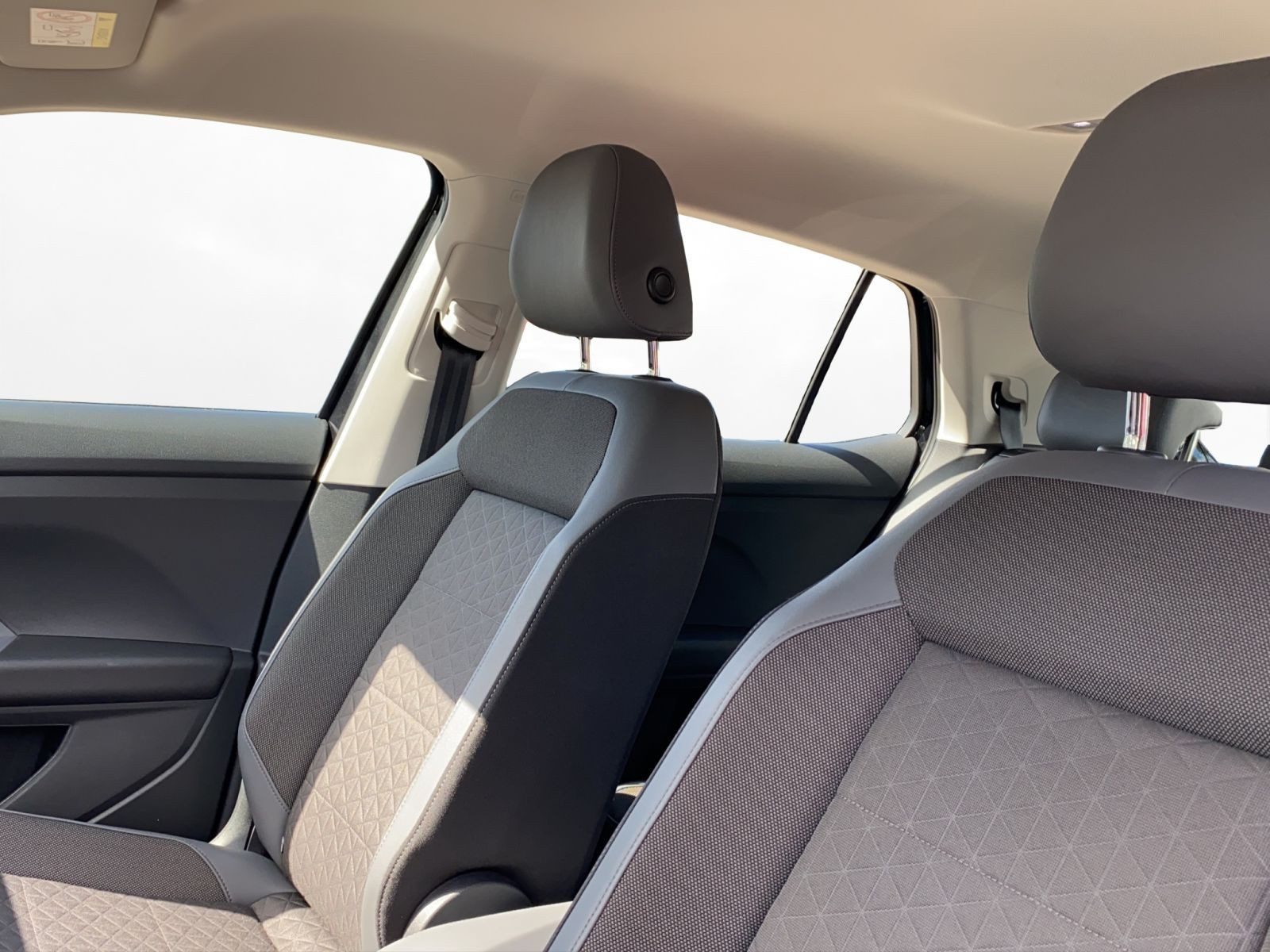 Volkswagen - T-Cross_25