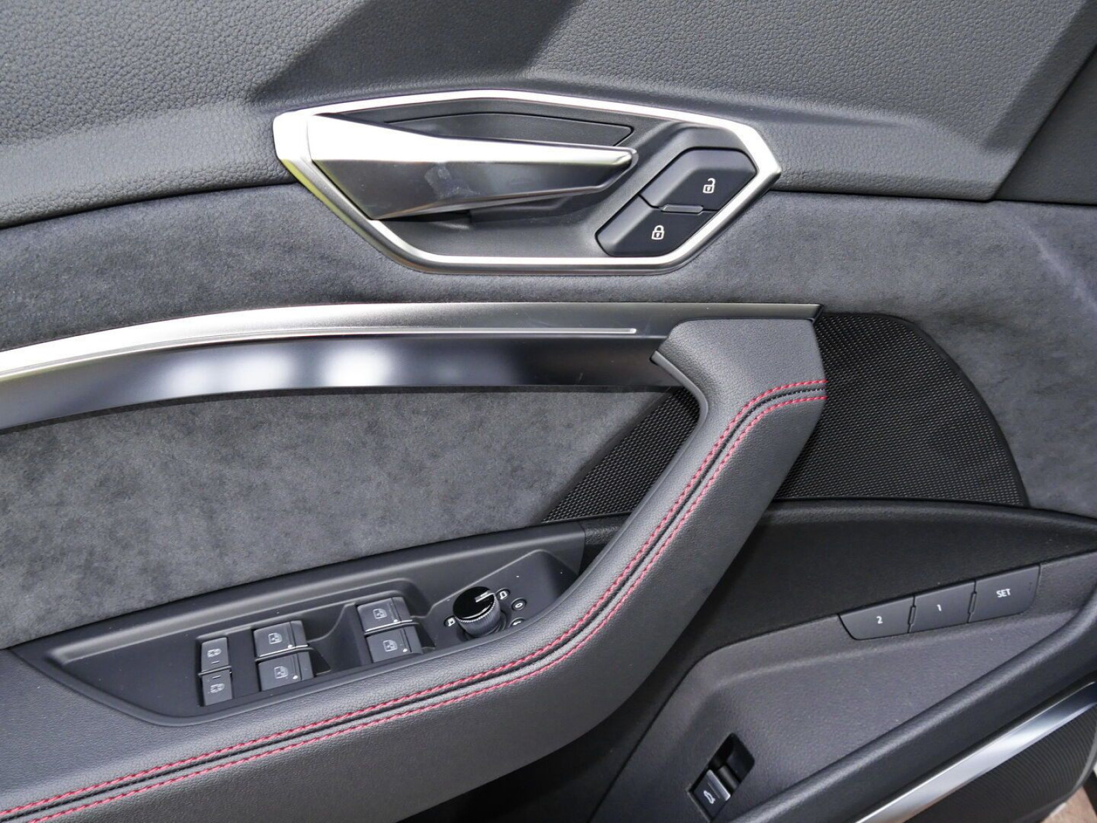 Audi - Q8 e-tron_10