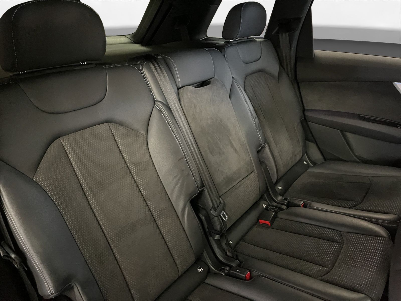 Audi - Q7_19