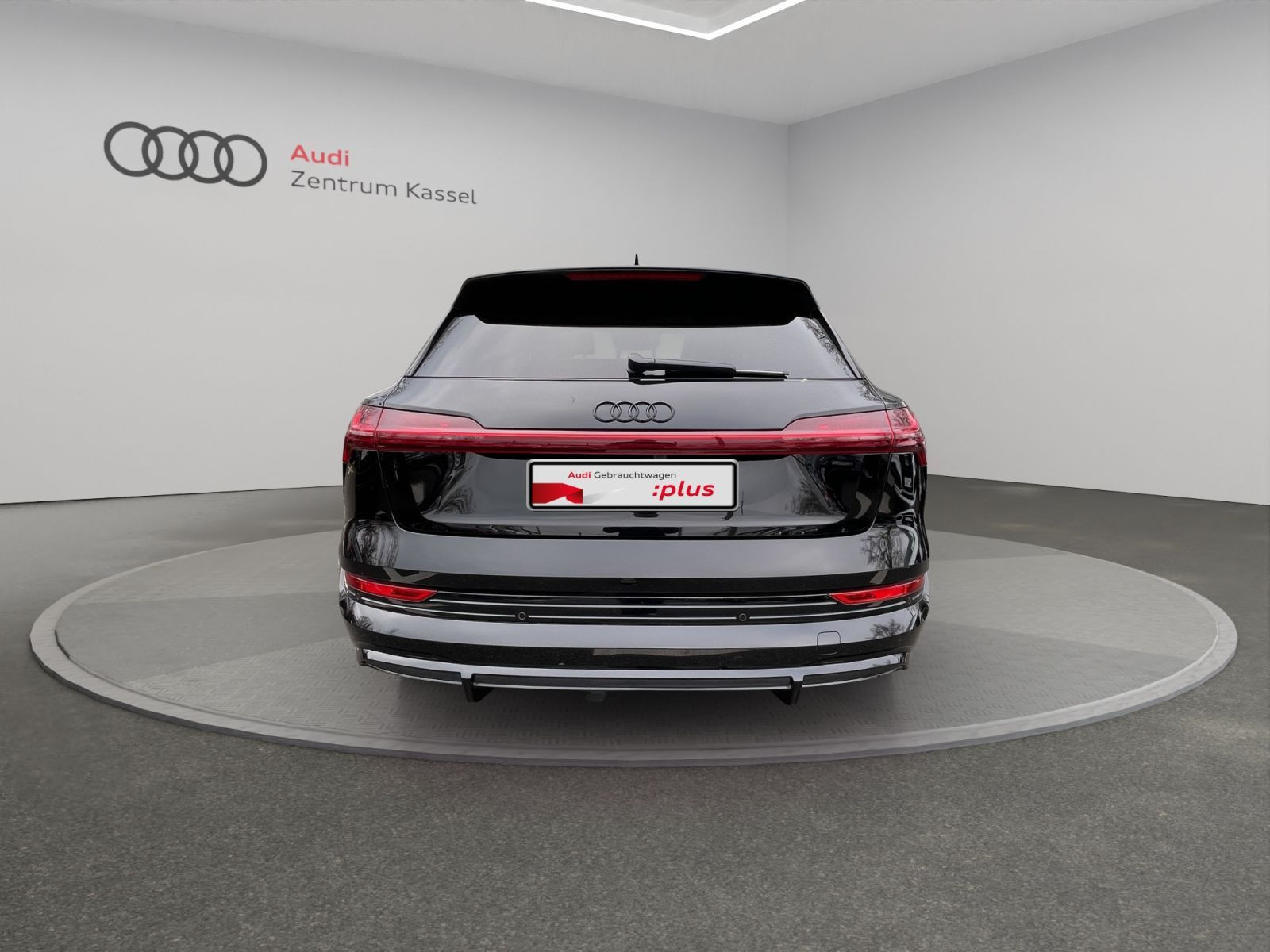 Audi - e-tron S_6