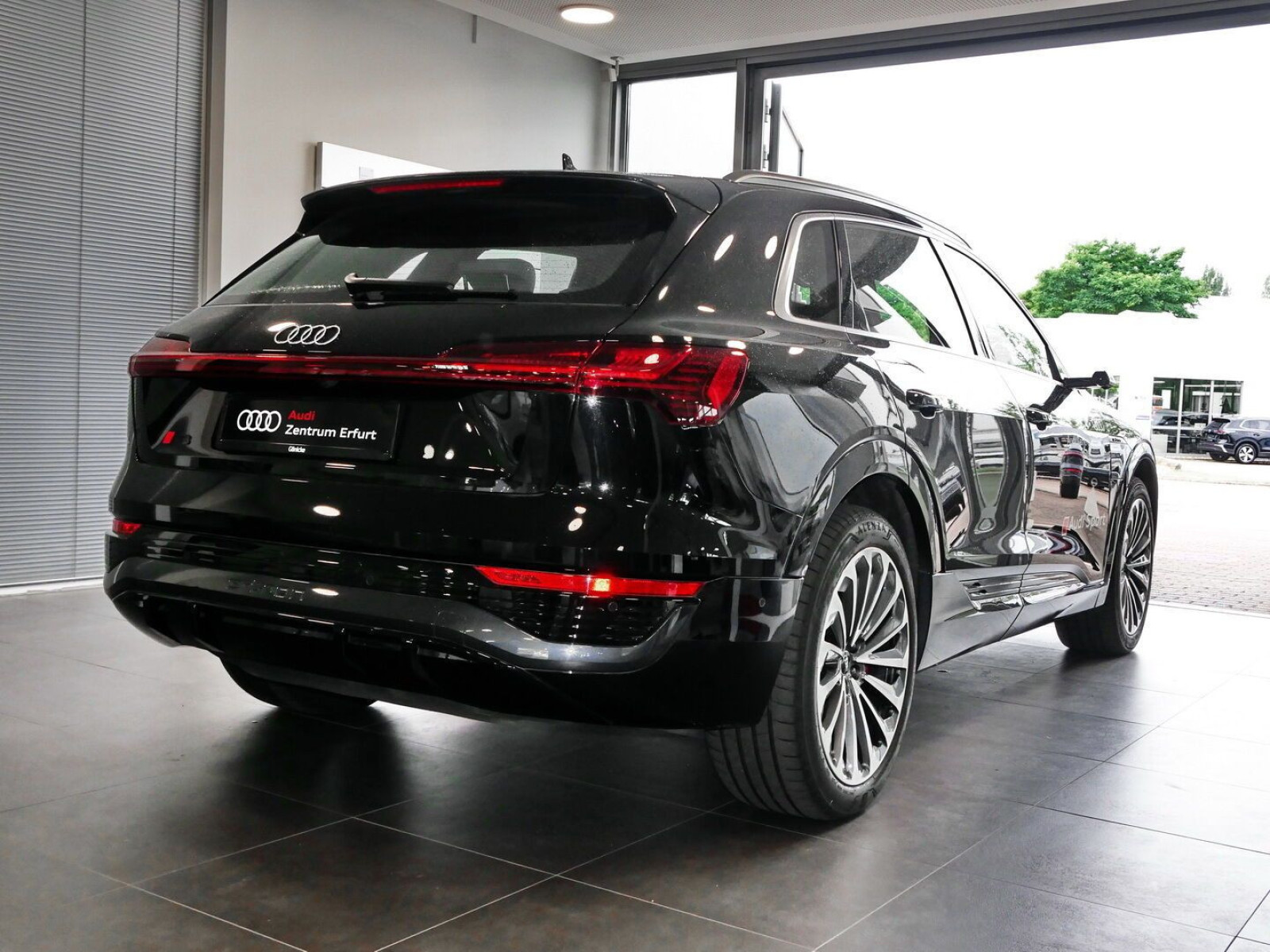 Audi - Q8 e-tron_2
