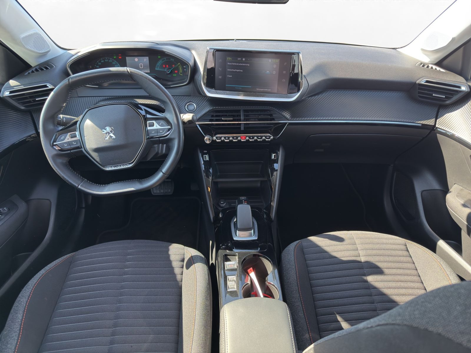Peugeot - 208_8