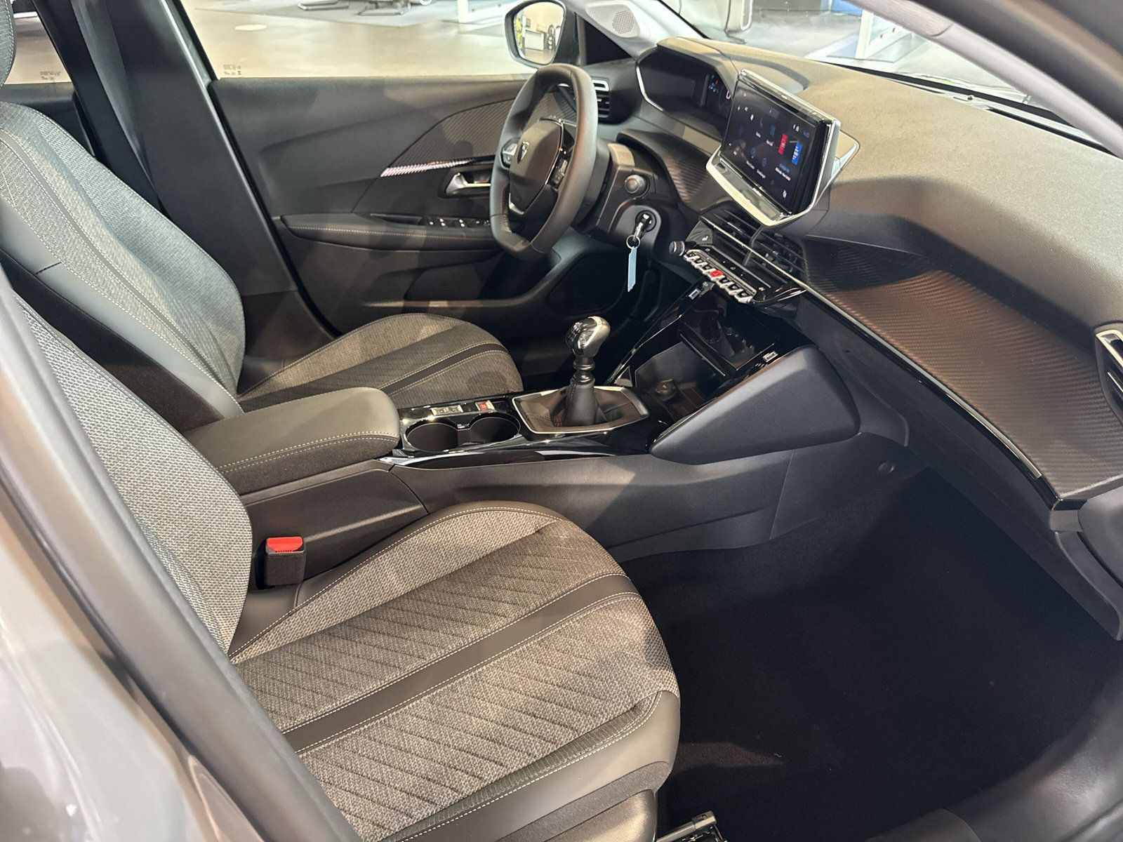 Peugeot - 208_8