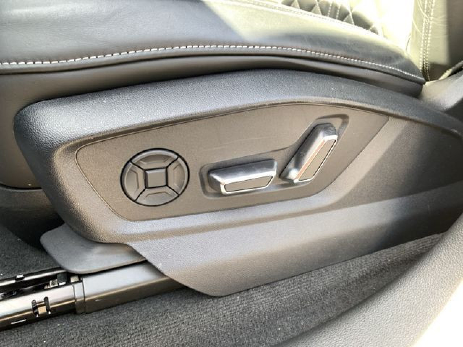 Audi - SQ8_24