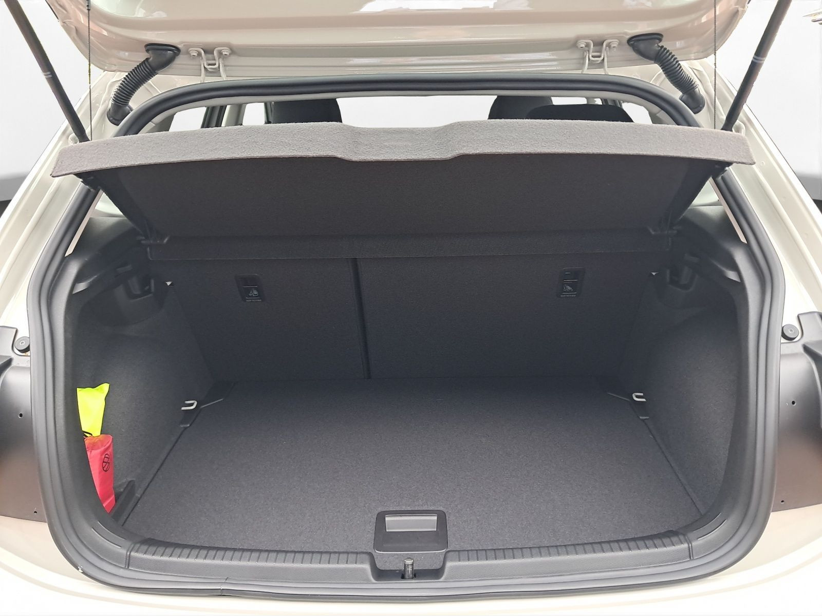 Volkswagen - Polo_13