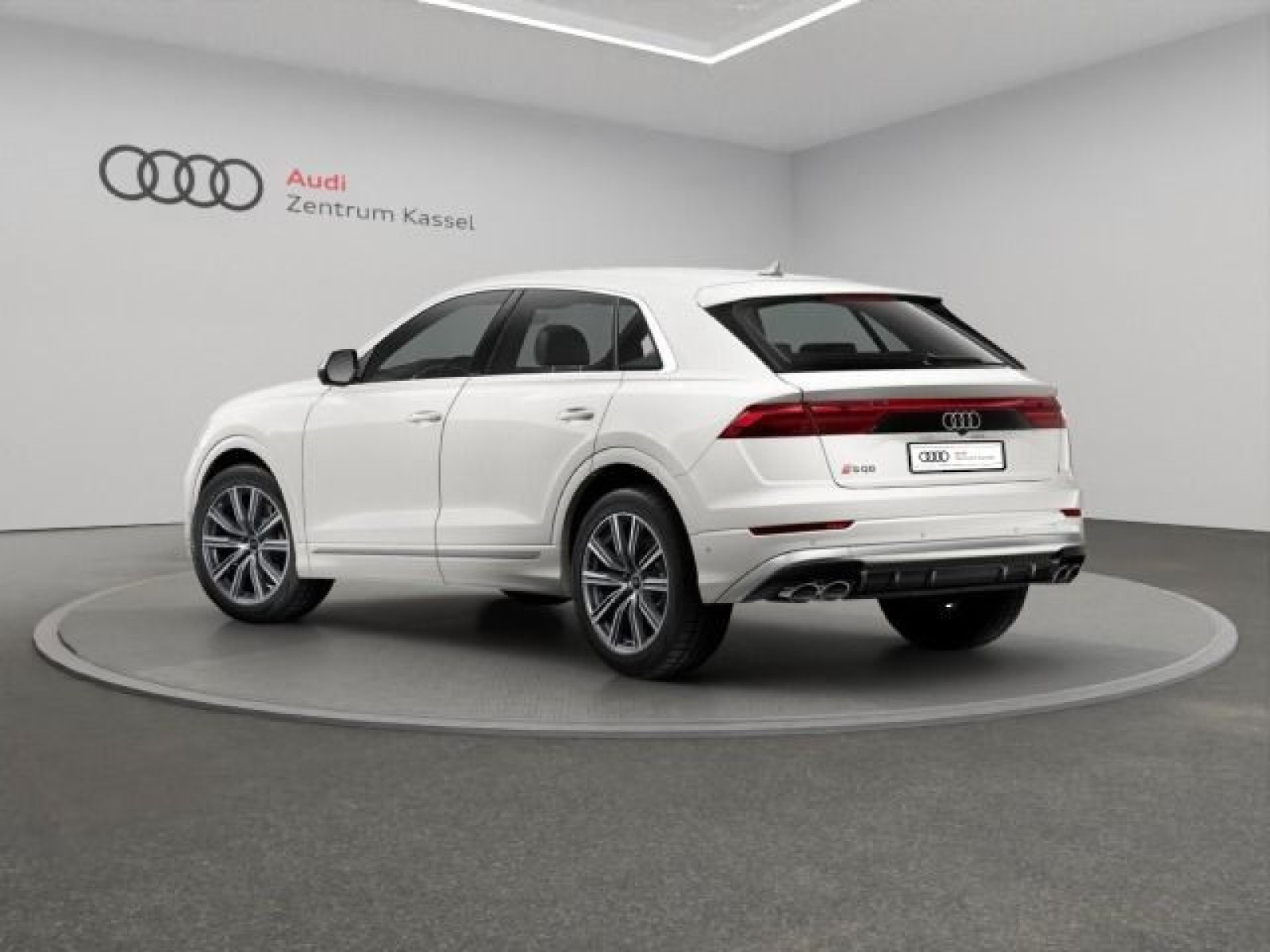 Audi - SQ8_4
