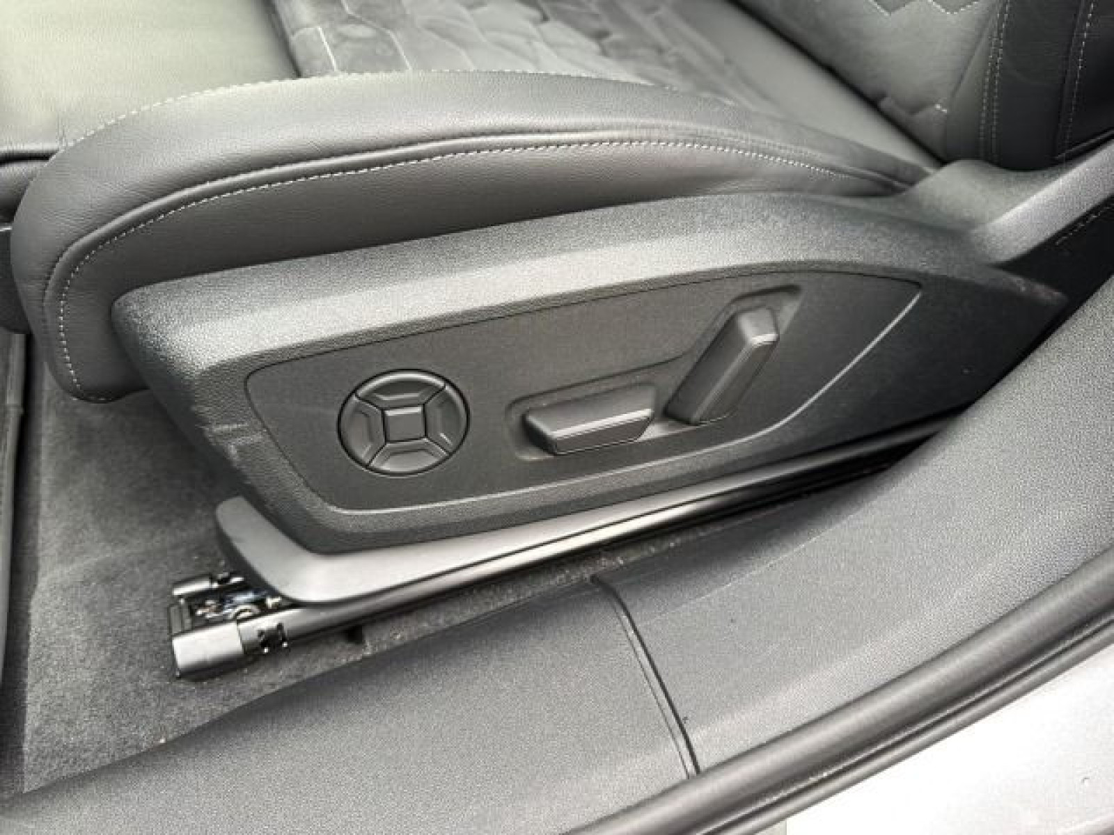 Audi - A6 Avant e-tron_24