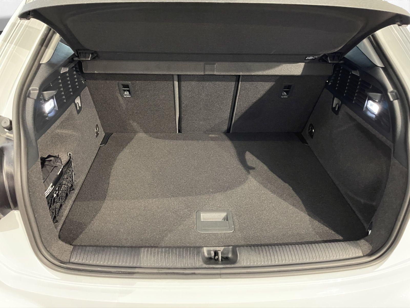 Audi - Q2_24
