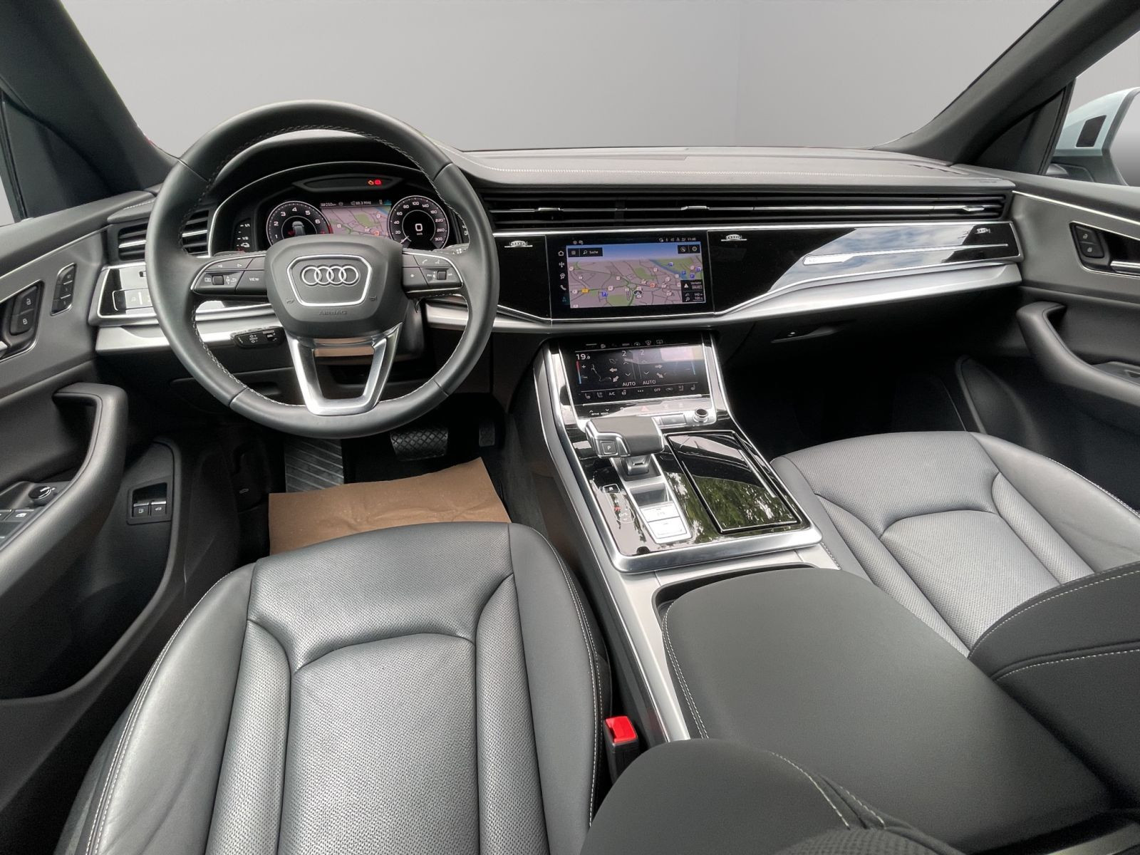 Audi - Q8_17
