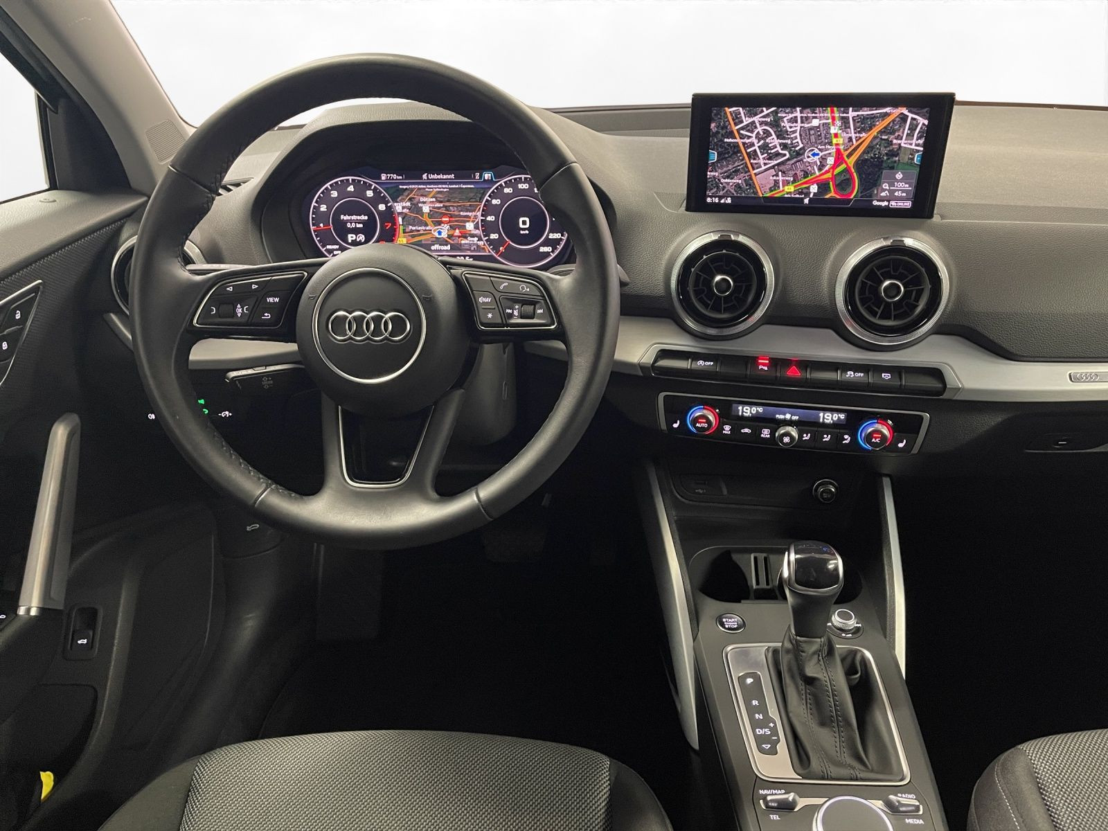 Audi - Q2_22