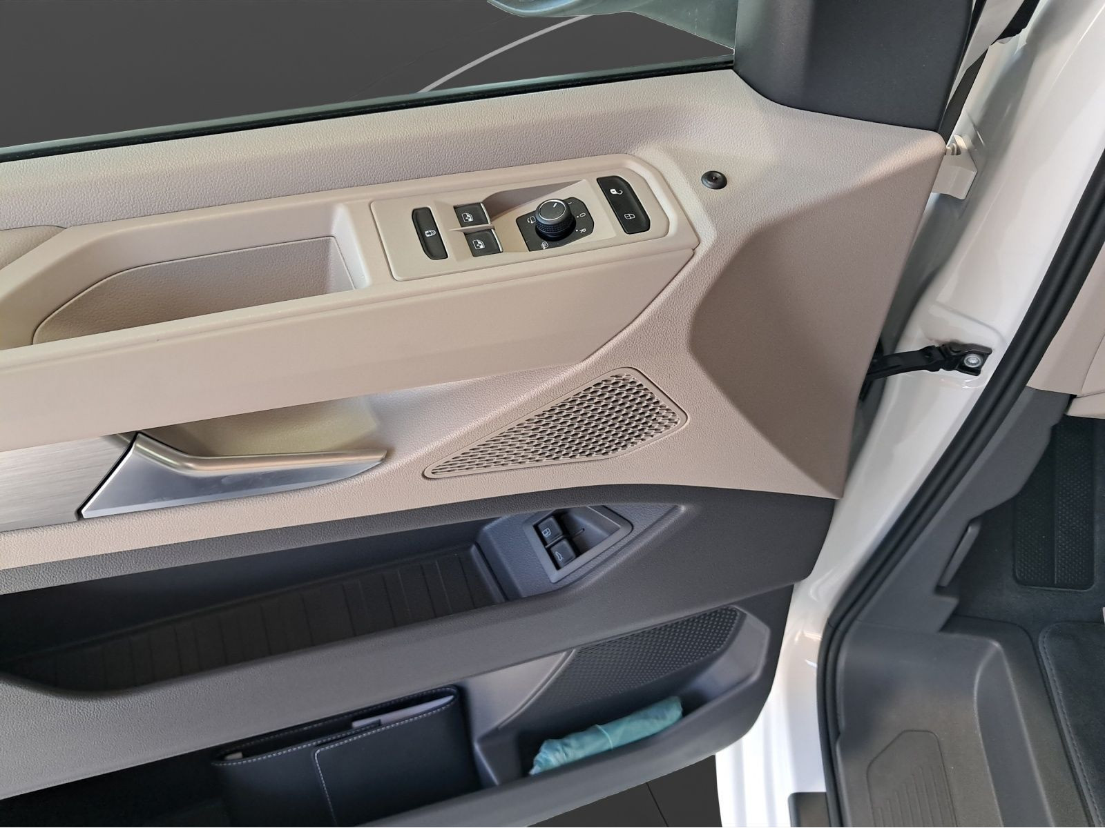 Volkswagen - Multivan_12