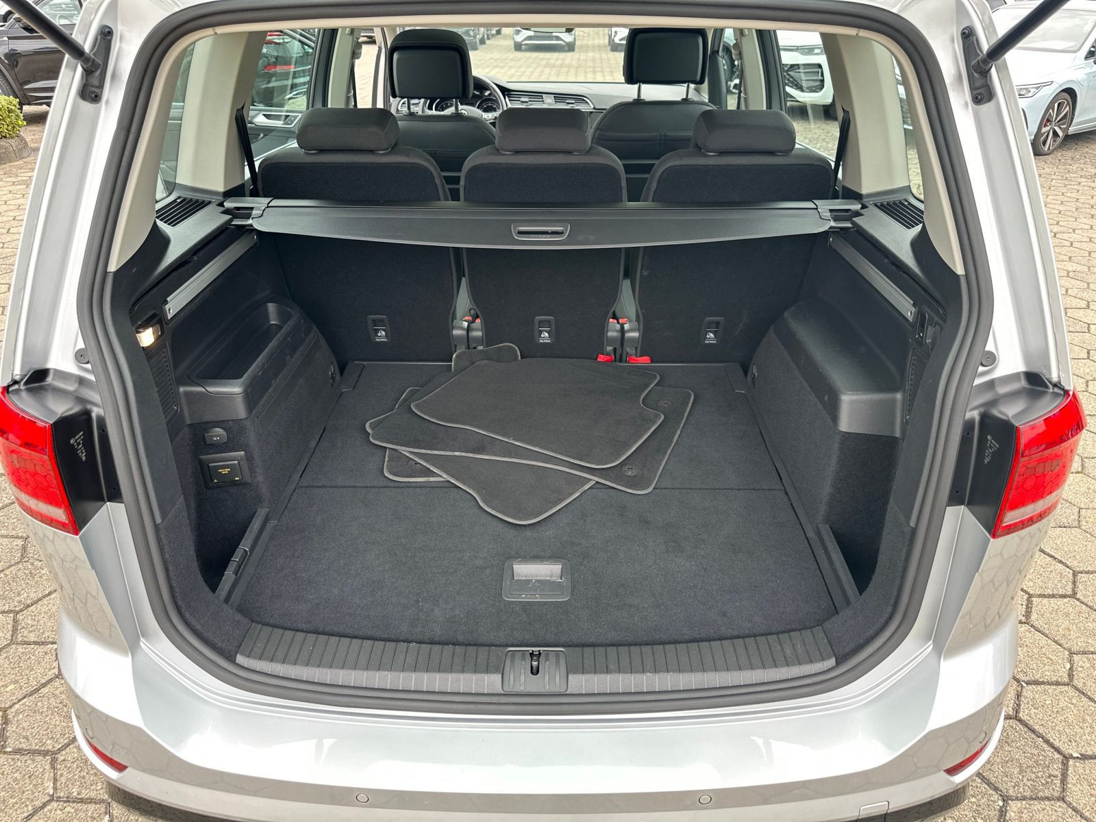 Volkswagen - Touran_21