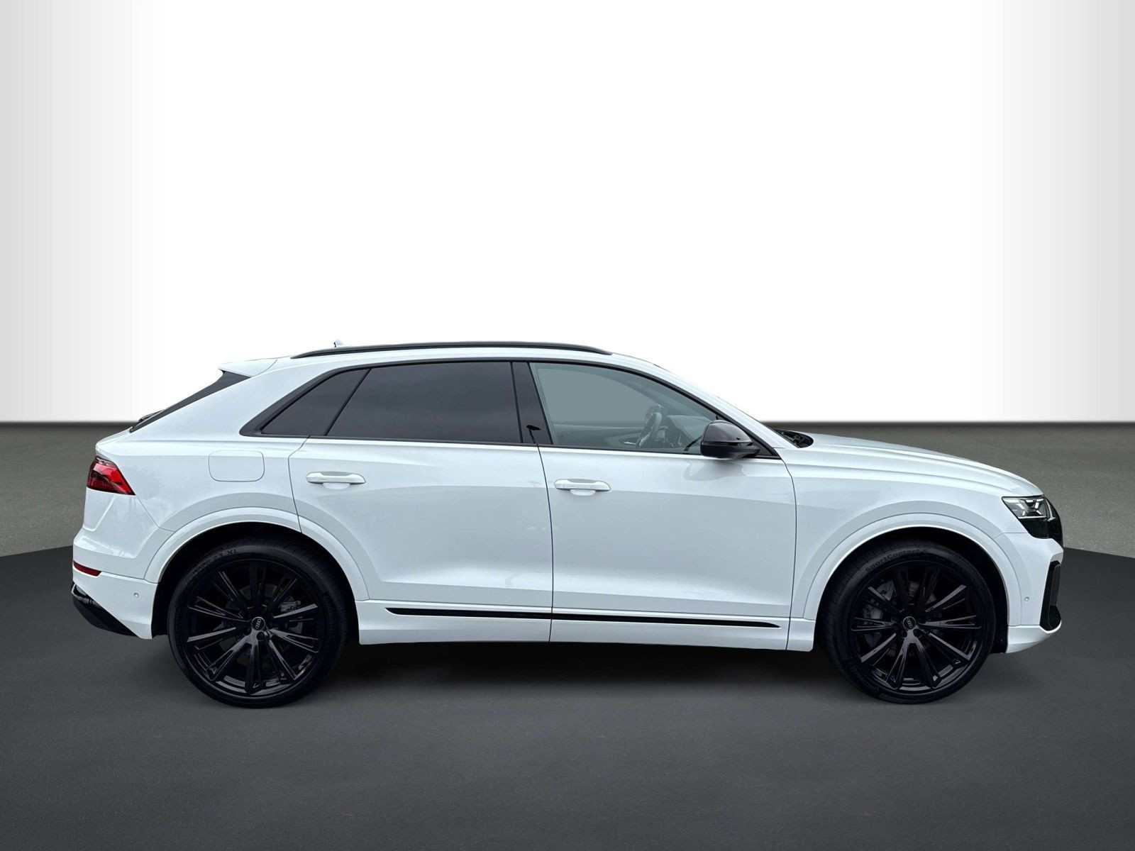 Audi - Q8_8