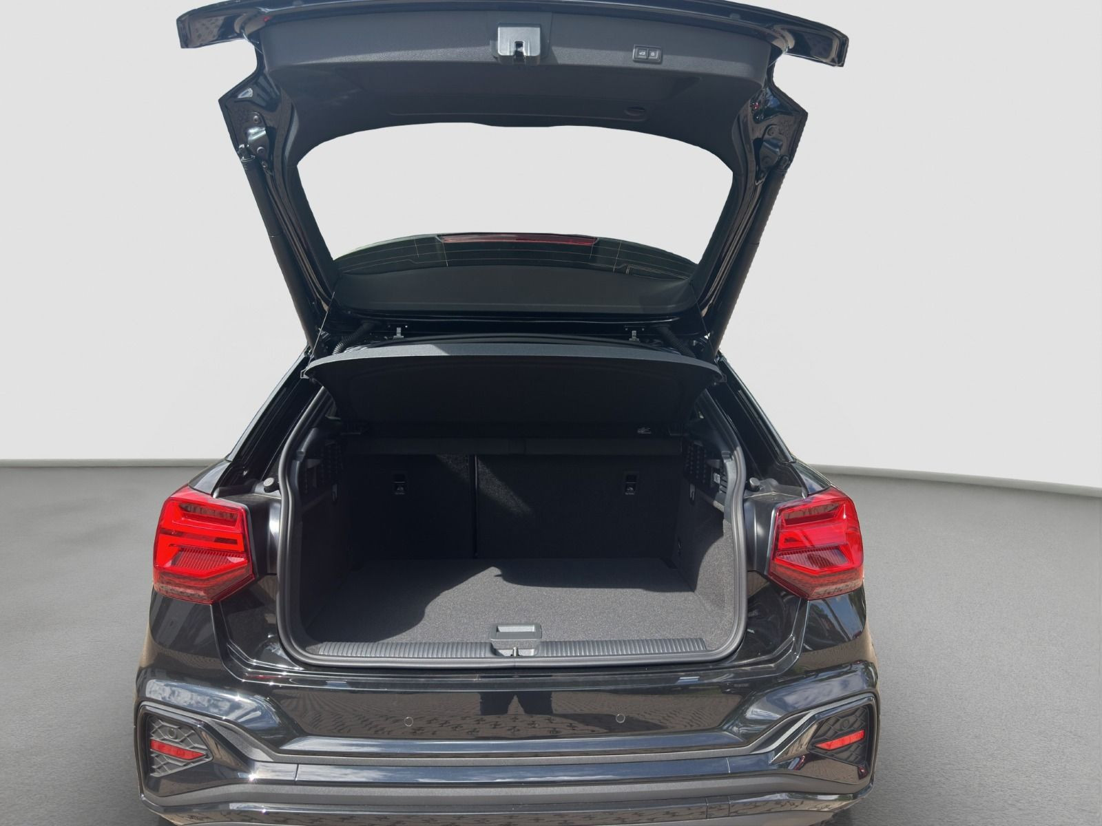 Audi - Q2_22