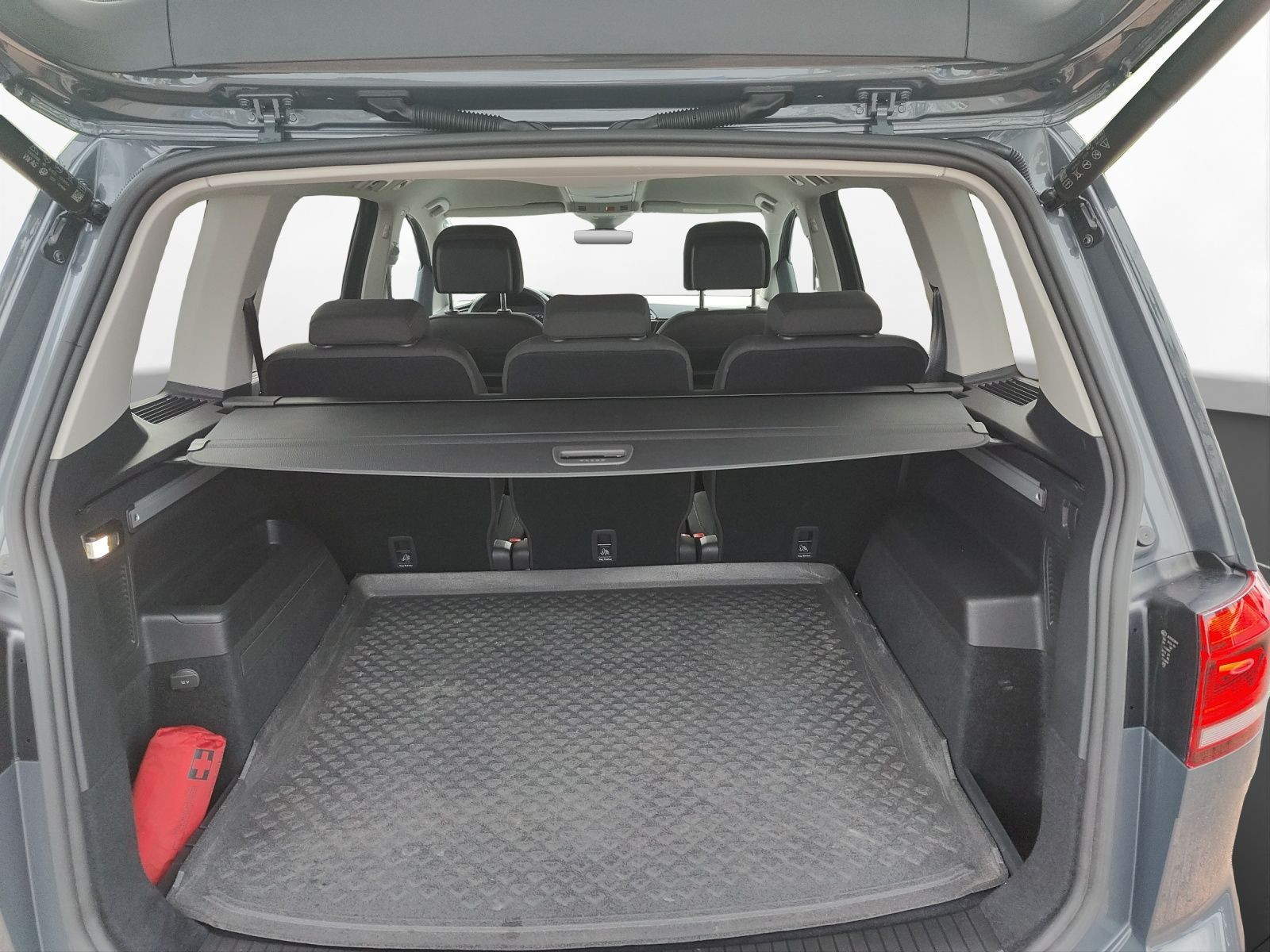 Volkswagen - Touran_12