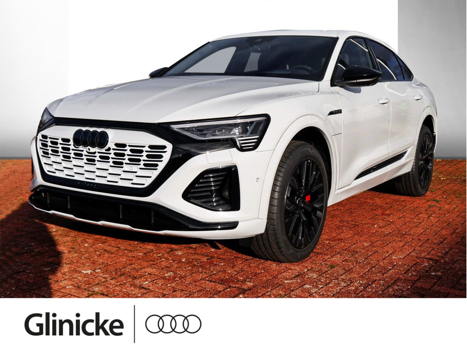 Audi - Q8 Sportback e-tron_1
