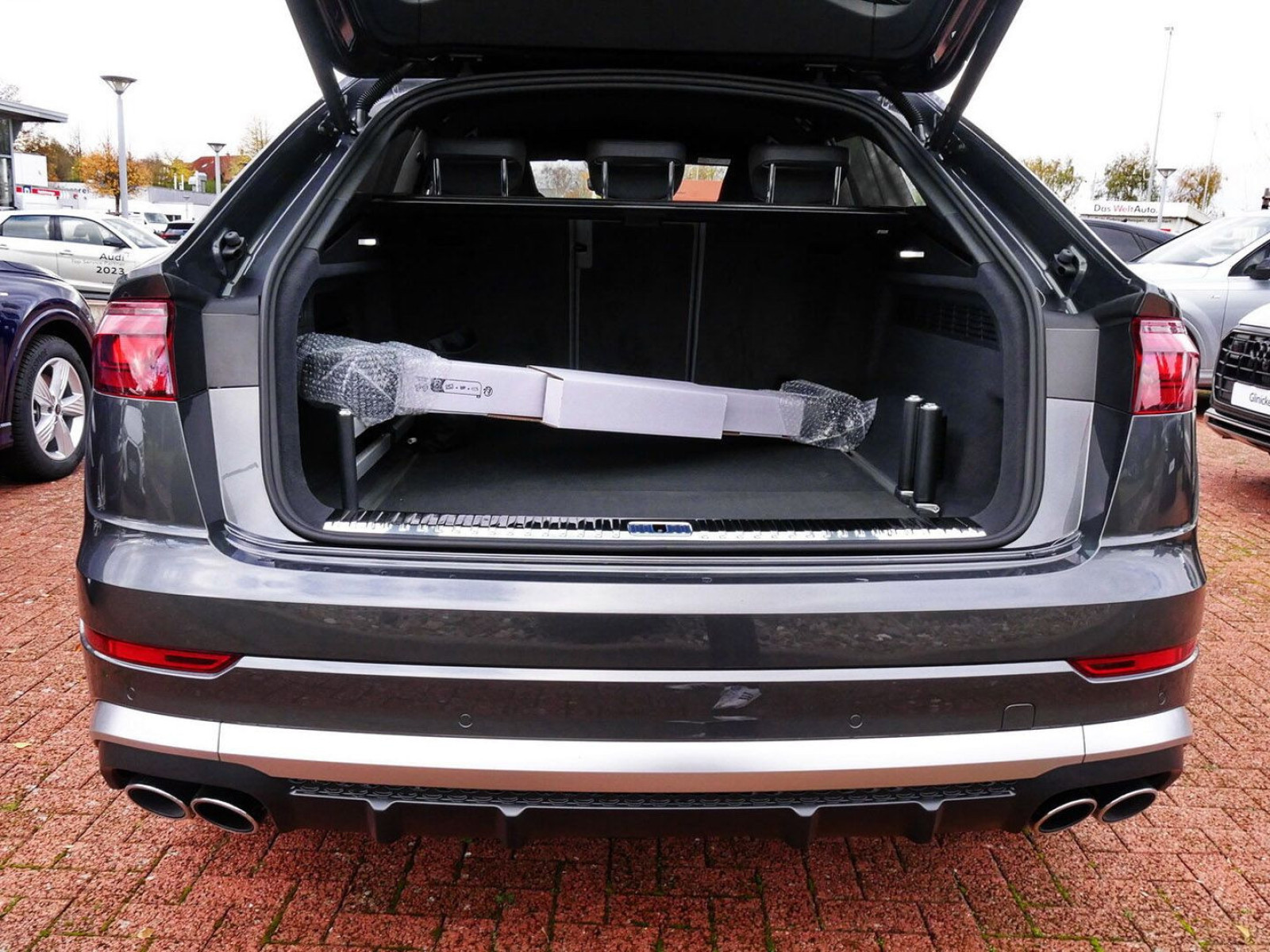 Audi - SQ8_11