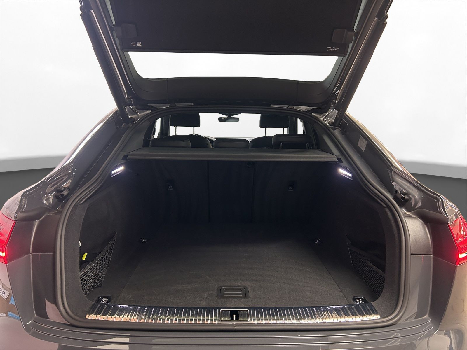 Audi - Q8 Sportback e-tron_22