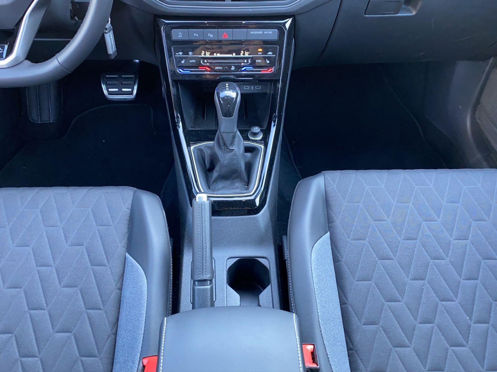 Volkswagen - T-Cross_17