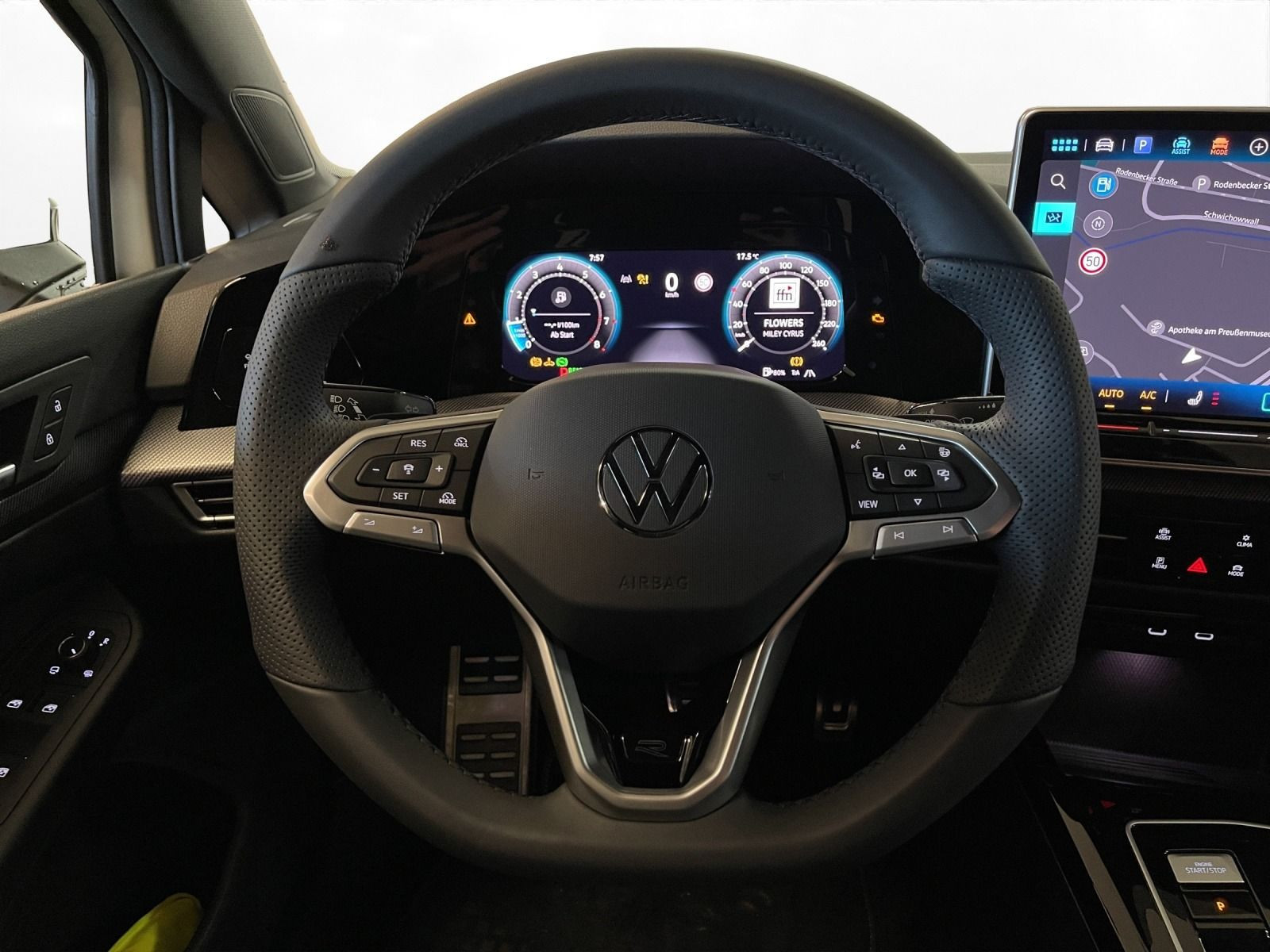 Volkswagen - Golf_10