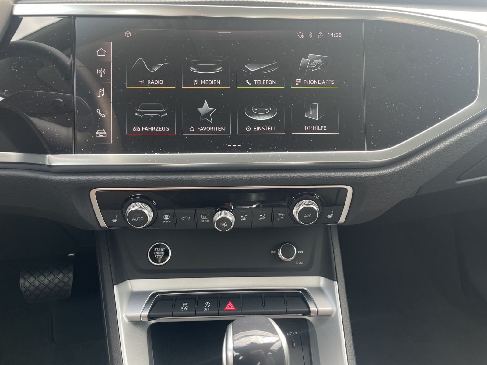Audi - Q3_12