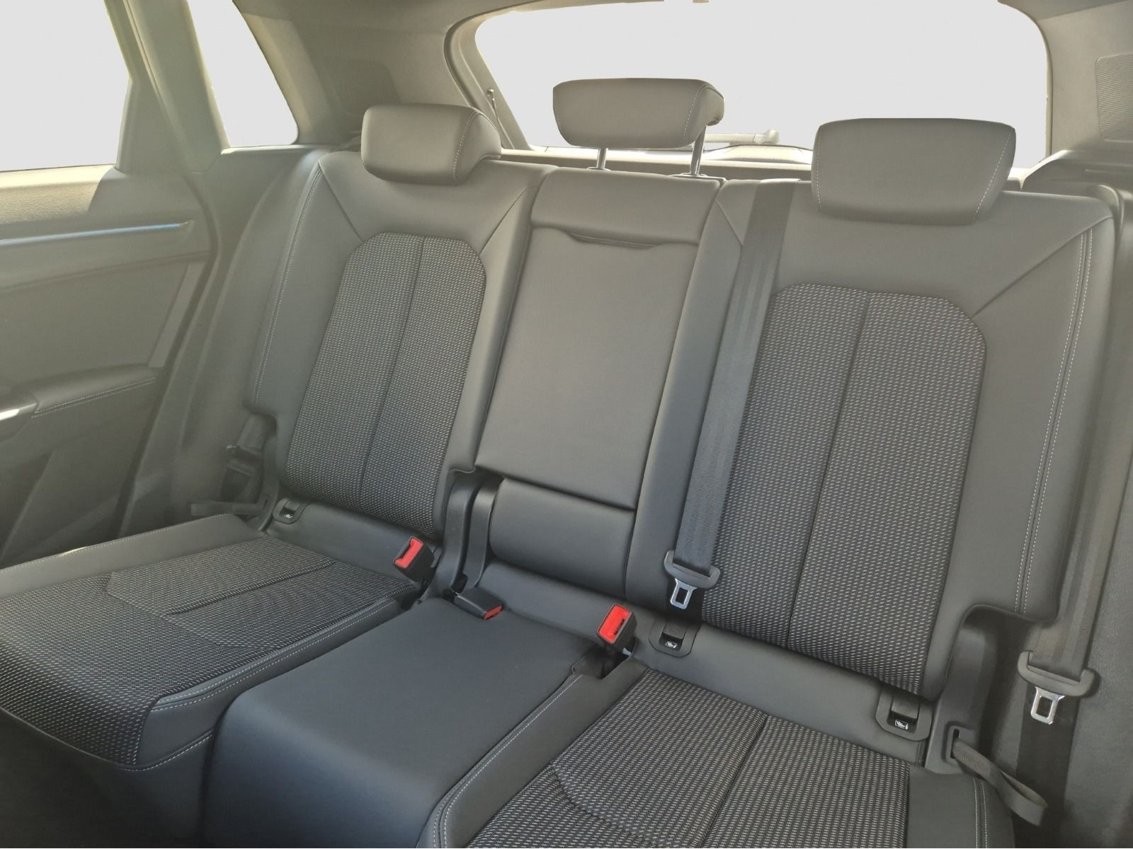 Audi - Q3_15
