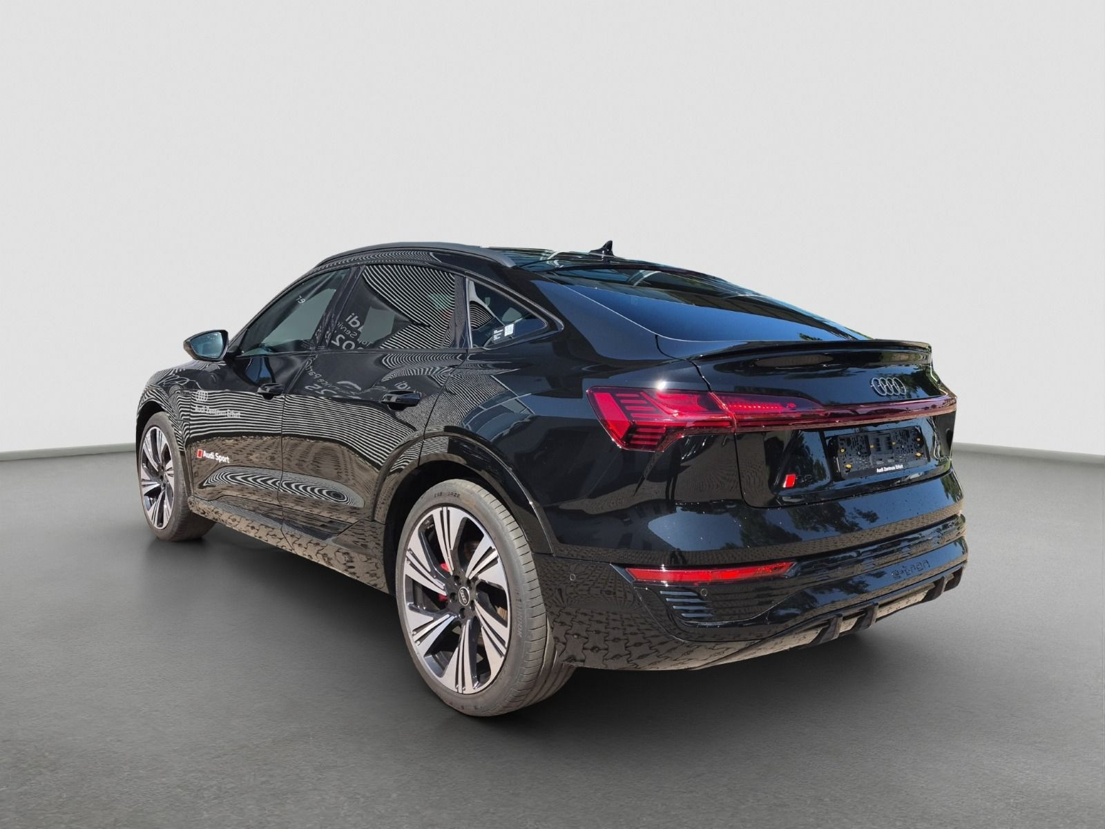 Audi - Q8 e-tron_6