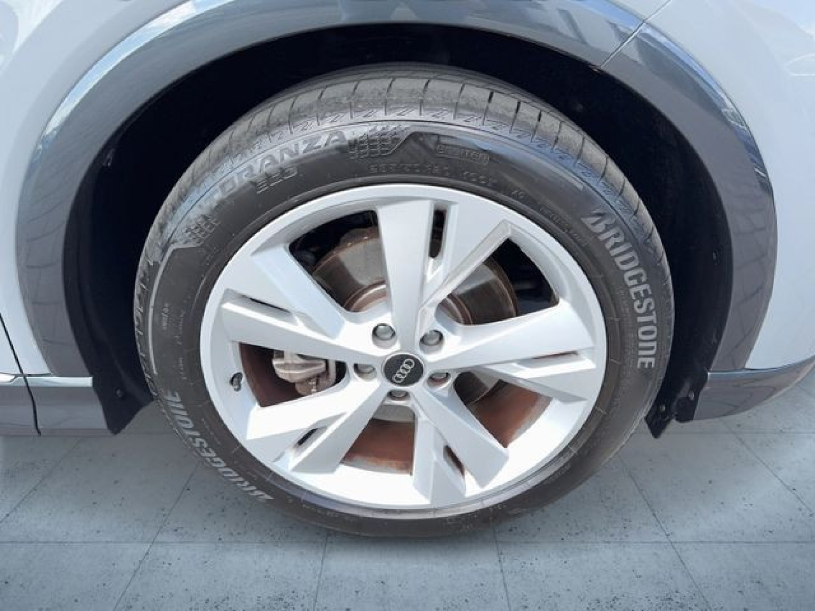 Audi - Q4_9