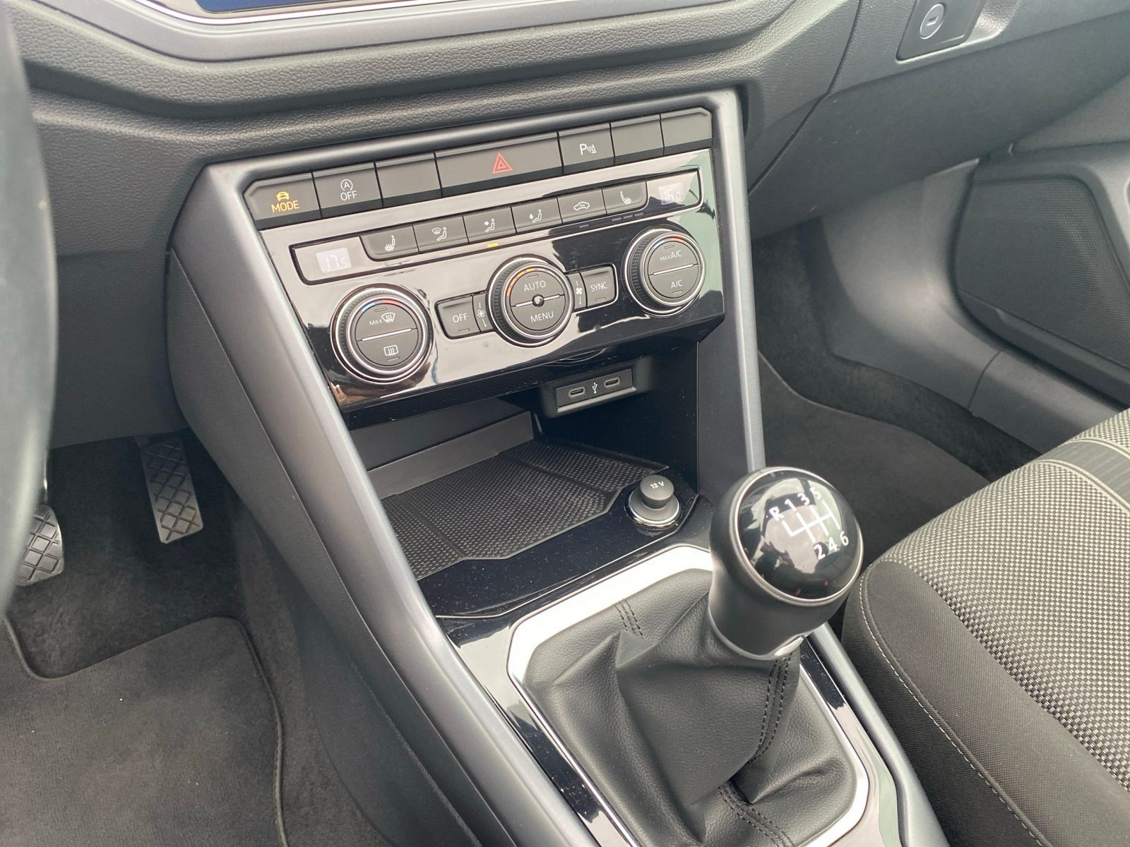 Volkswagen - T-Roc Cabriolet_15