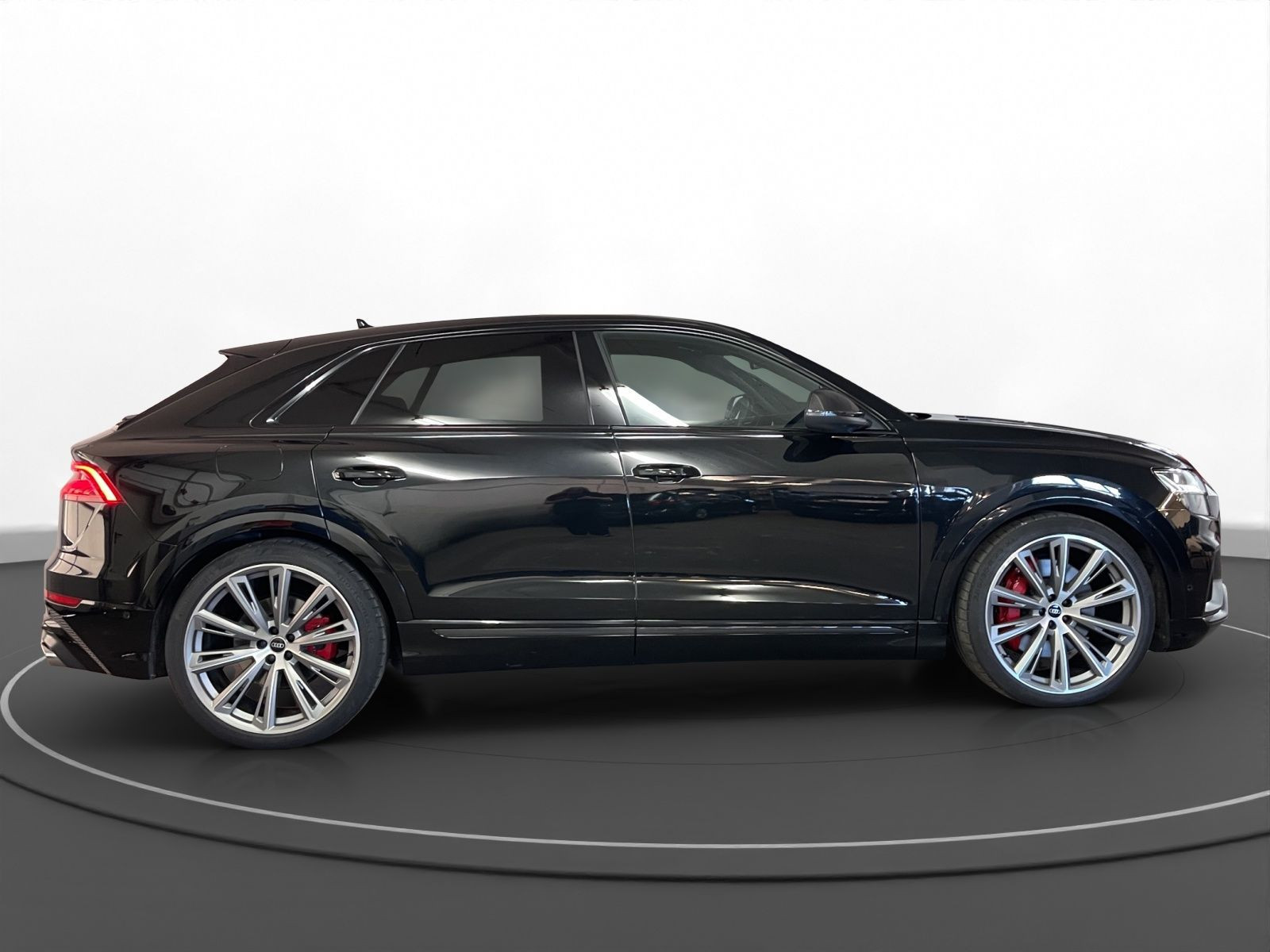 Audi - SQ8_7