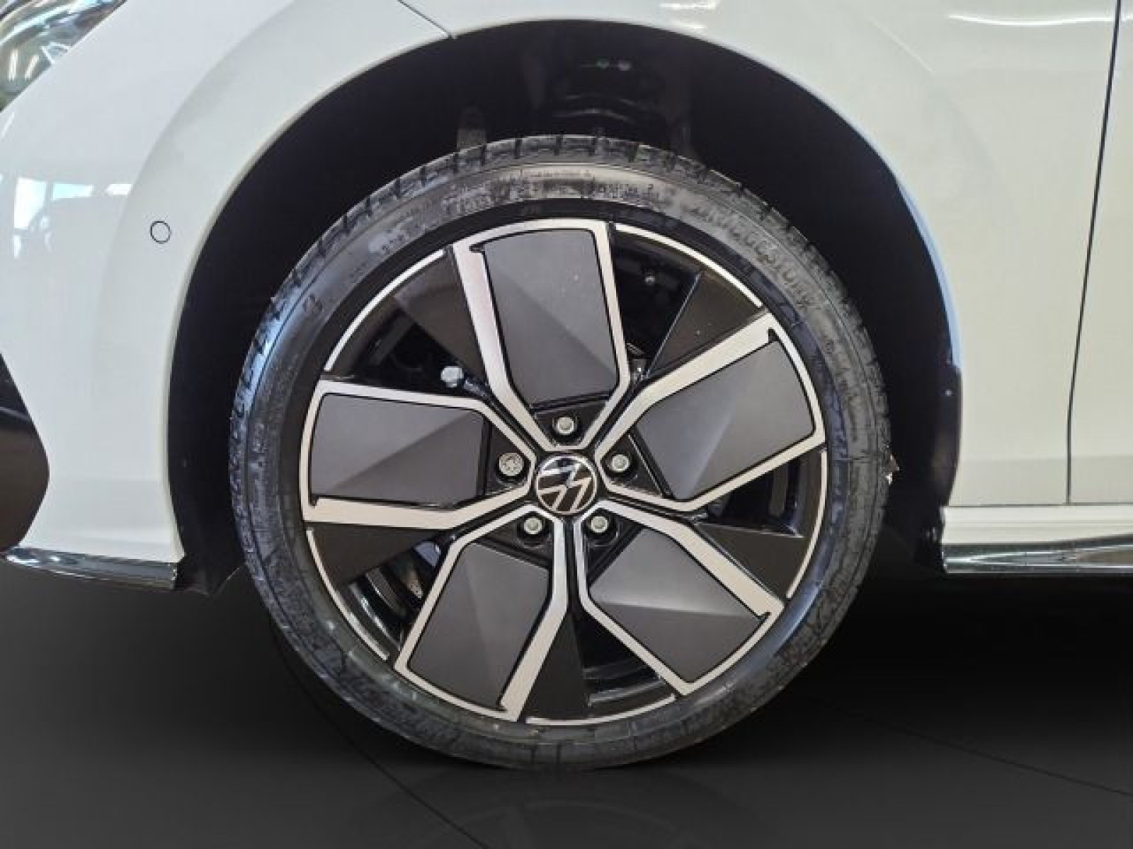 Volkswagen - Golf_9
