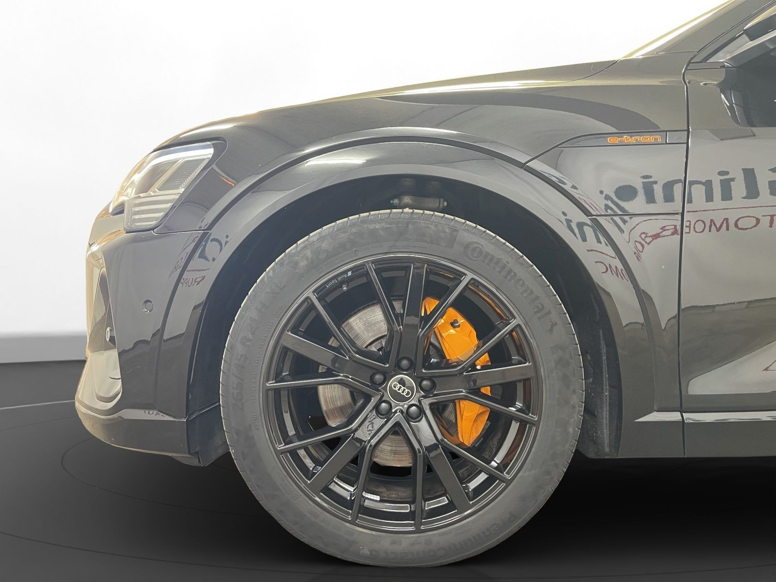 Audi - e-tron_13