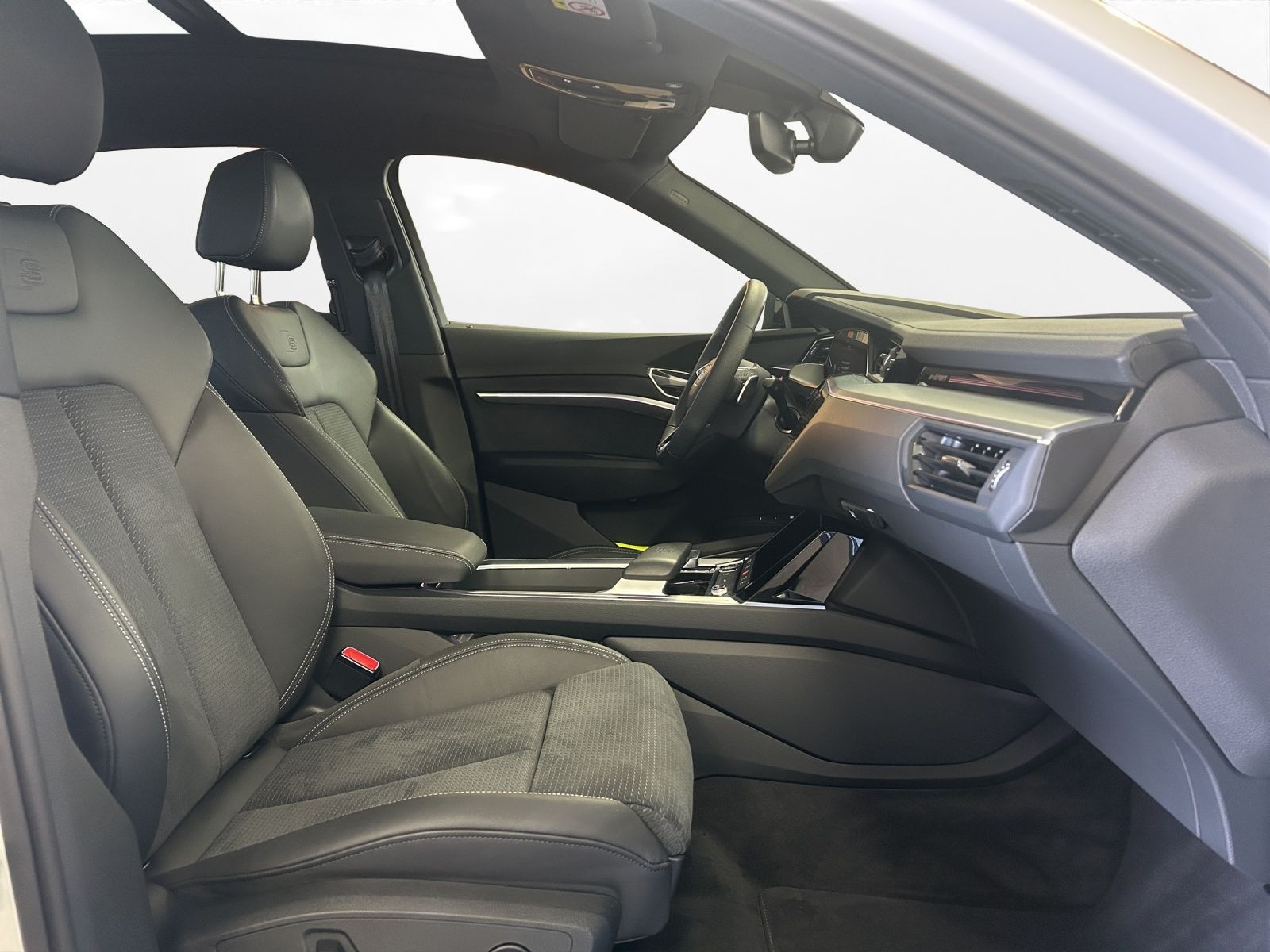 Audi - SQ8 Sportback e-tron_18