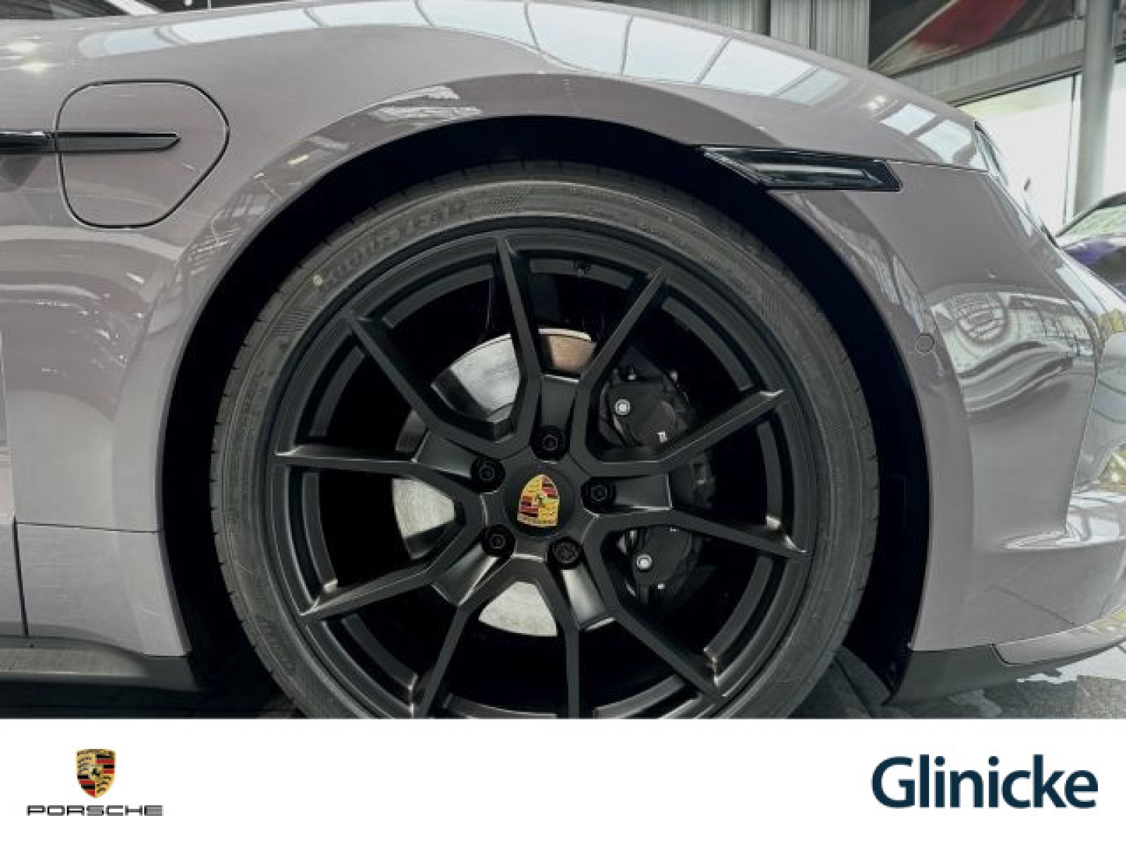Porsche - Taycan_24