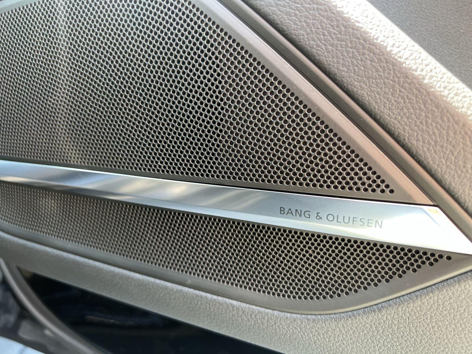 Audi - A8_16
