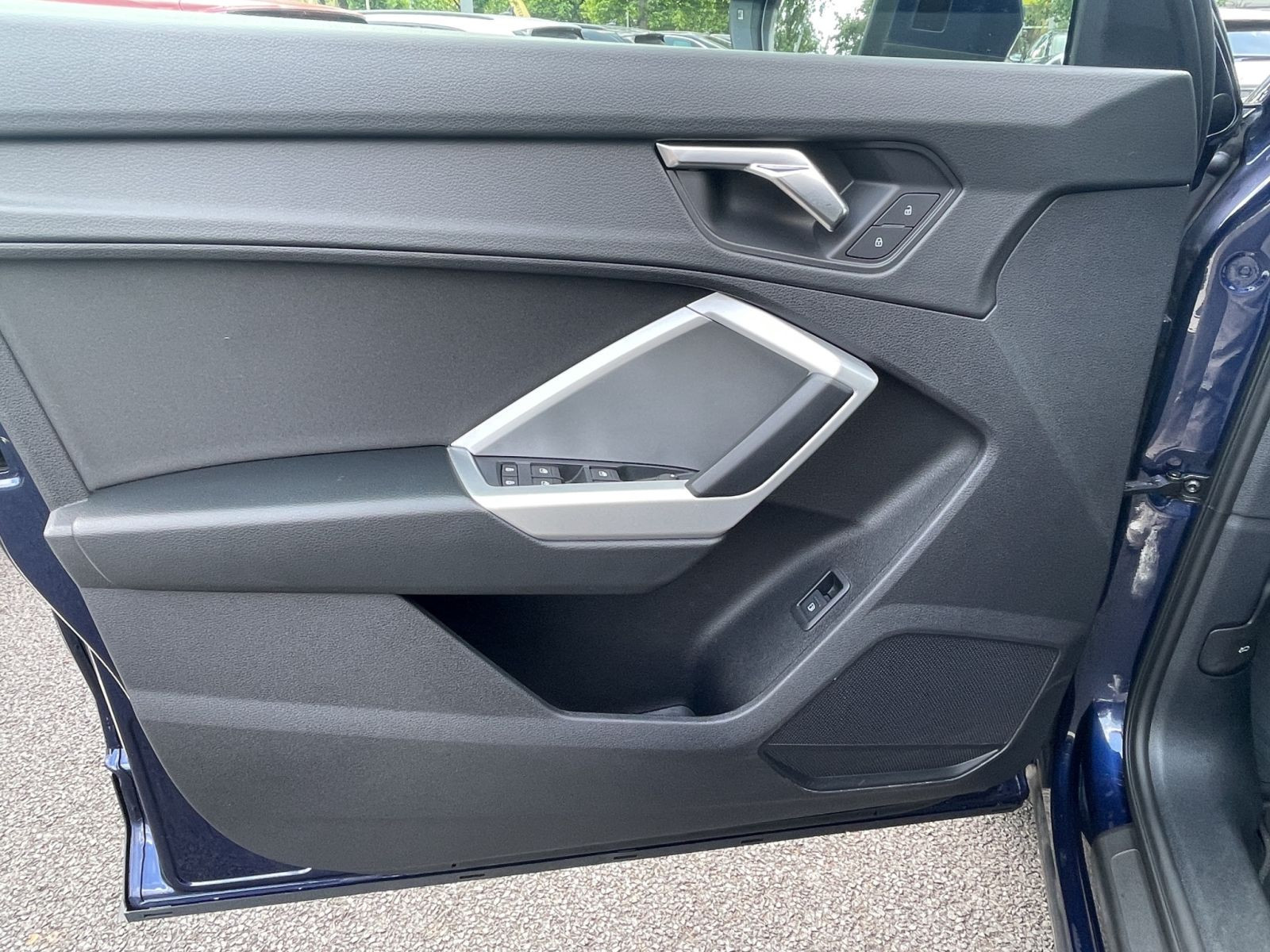 Audi - Q3_16