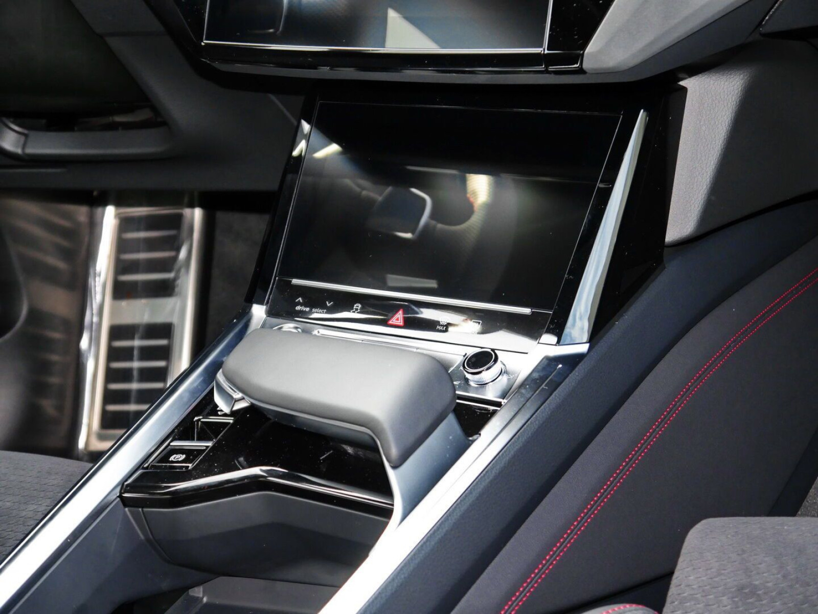 Audi - Q8 Sportback e-tron_6