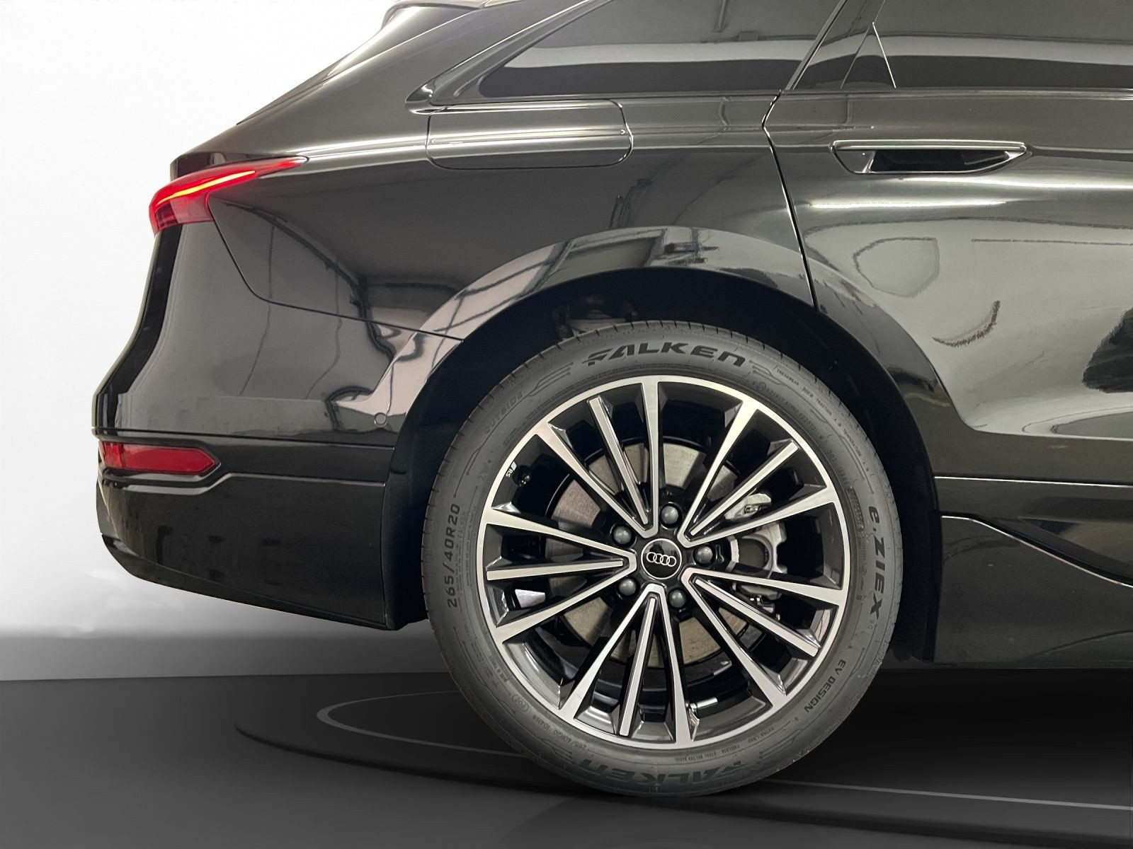 Audi - A6 Avant e-tron_12