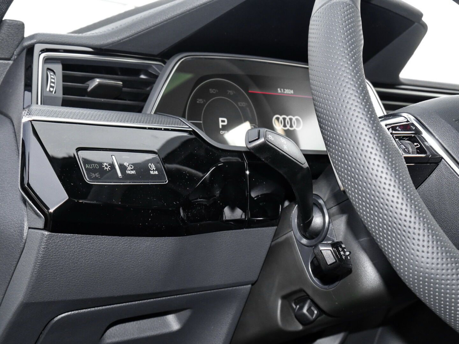 Audi - Q8 e-tron_13