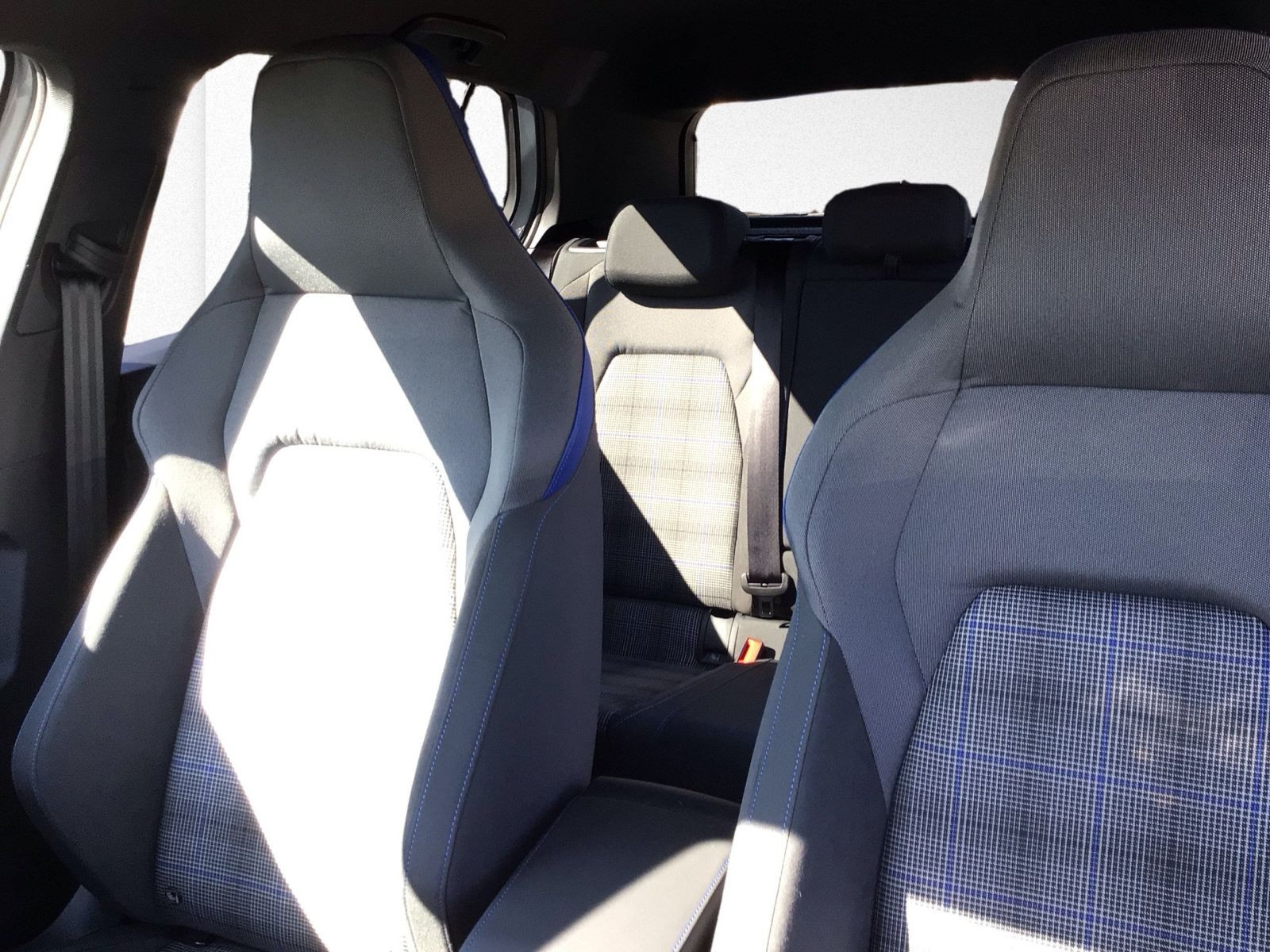 Volkswagen - Golf_9