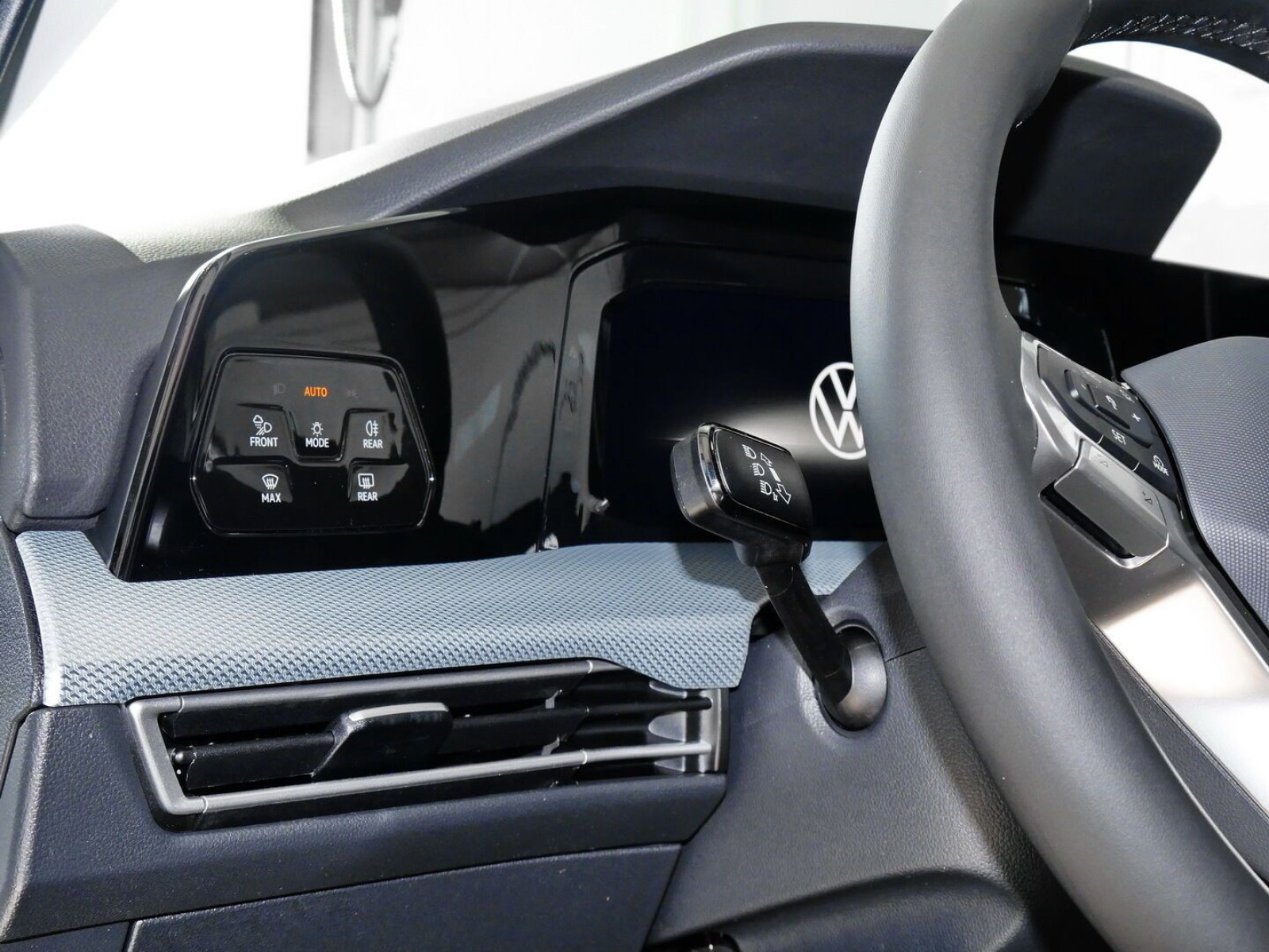 Volkswagen - Golf_12