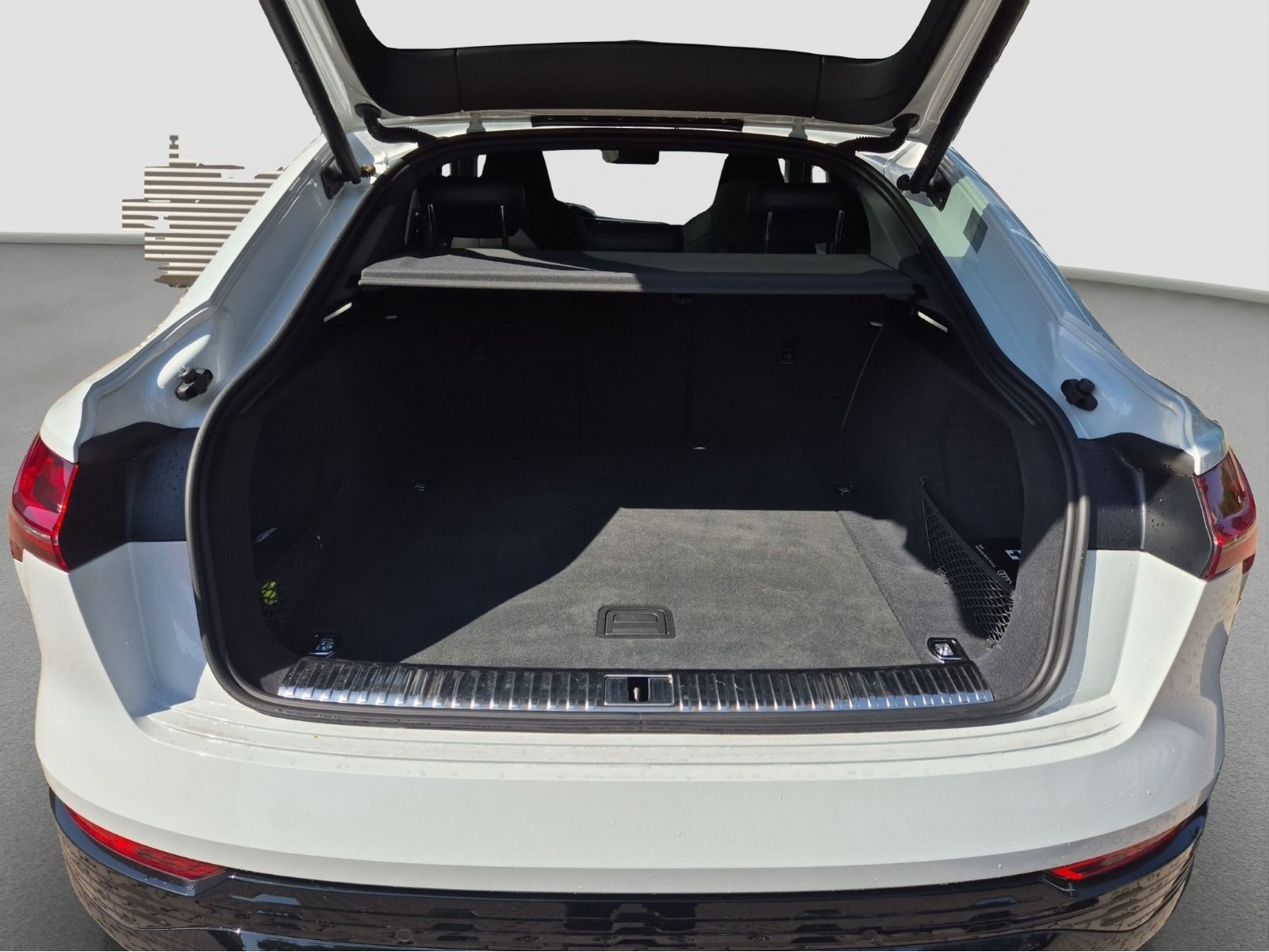 Audi - Q8 e-tron_22