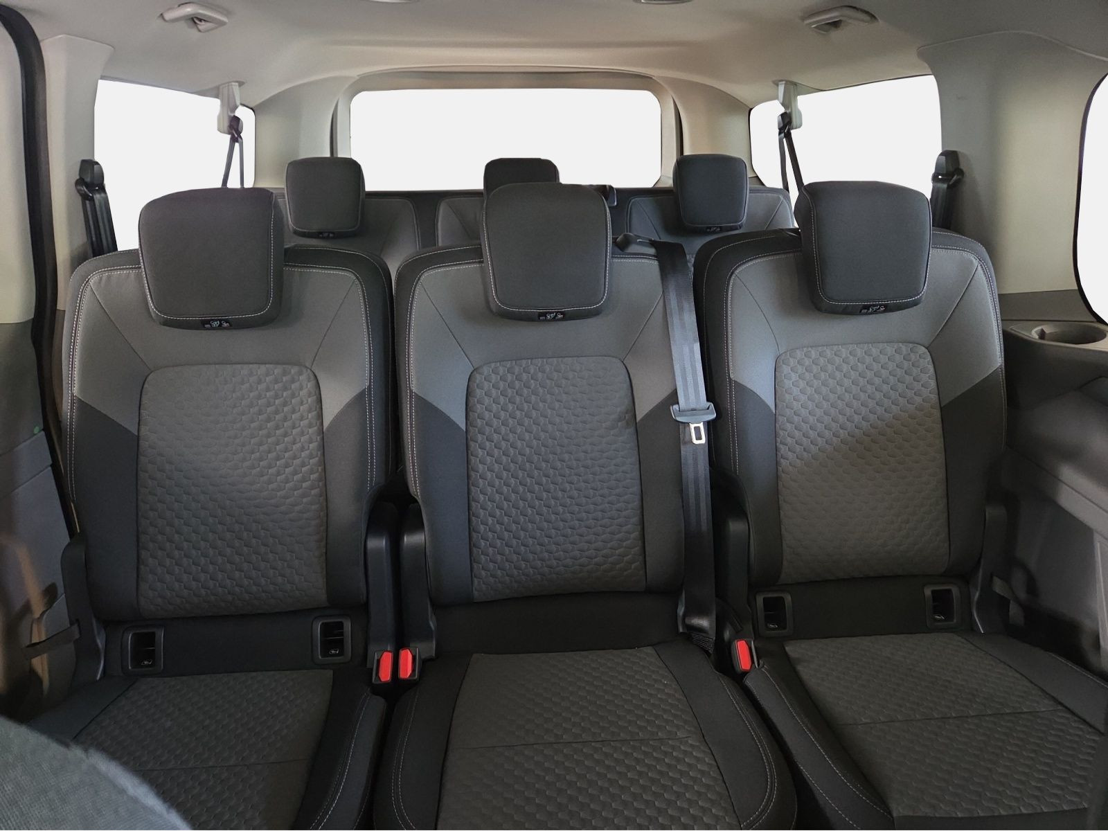 Volkswagen - T7 Caravelle_11