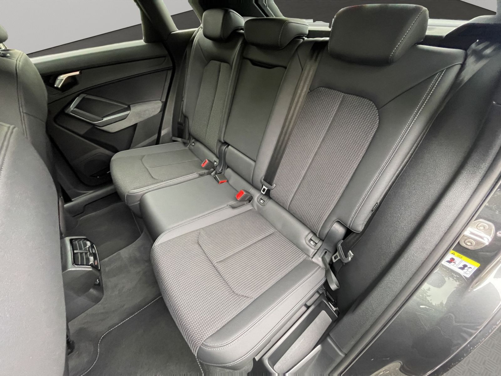 Audi - Q3_18 Audi - Q3_18