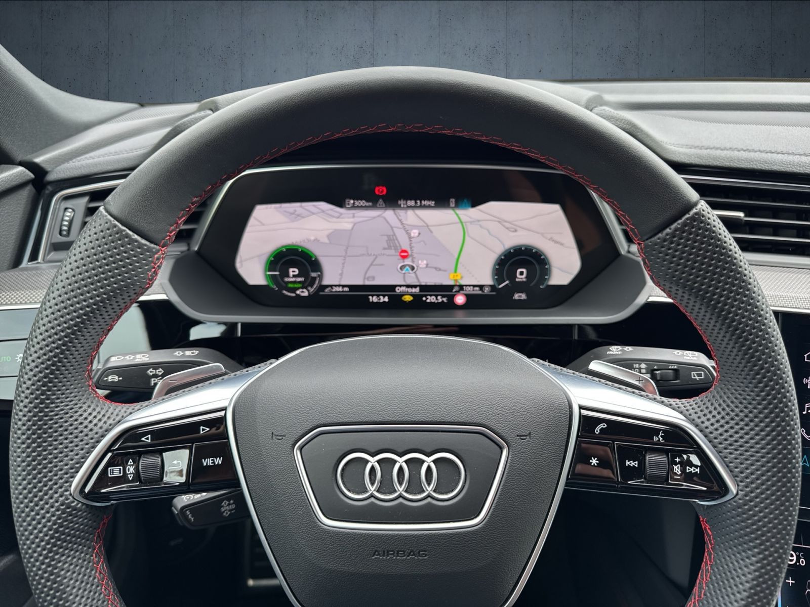 Audi - Q8 e-tron_25