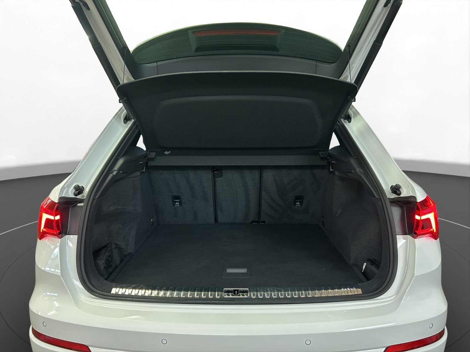Audi - Q3_24