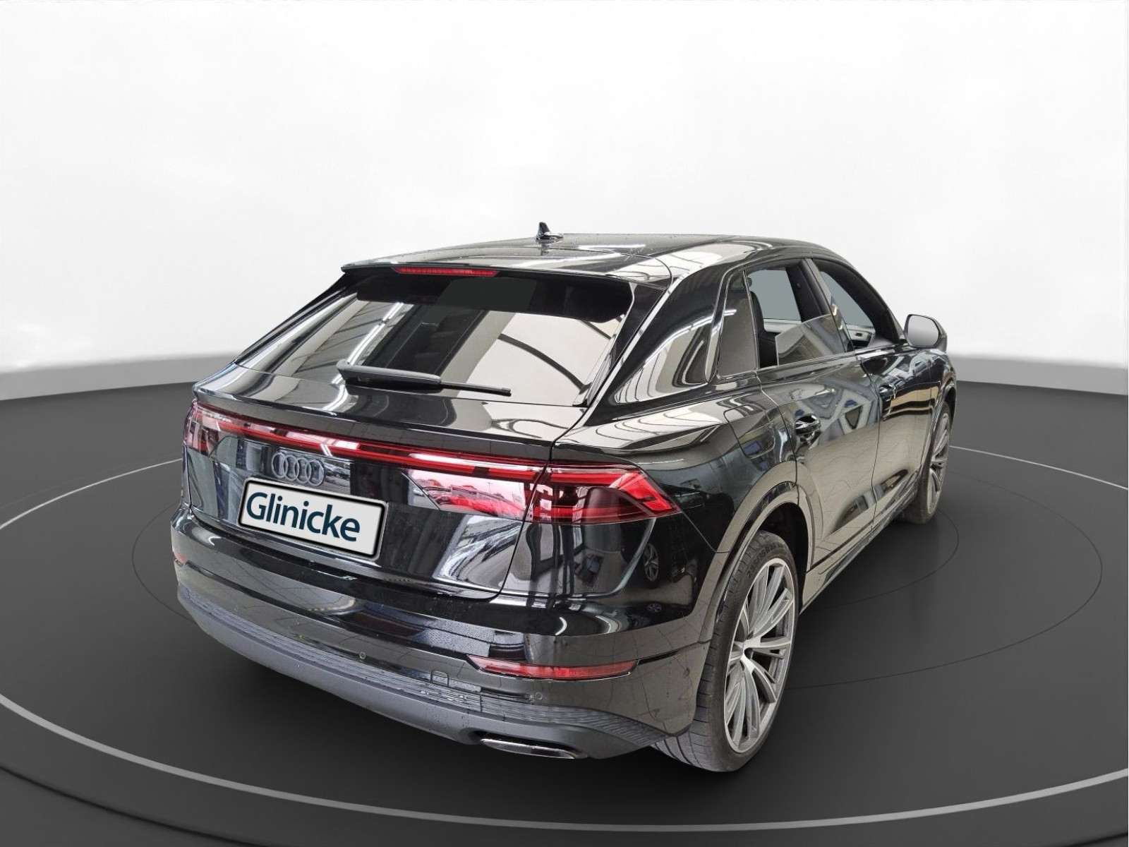 Audi - Q8_4