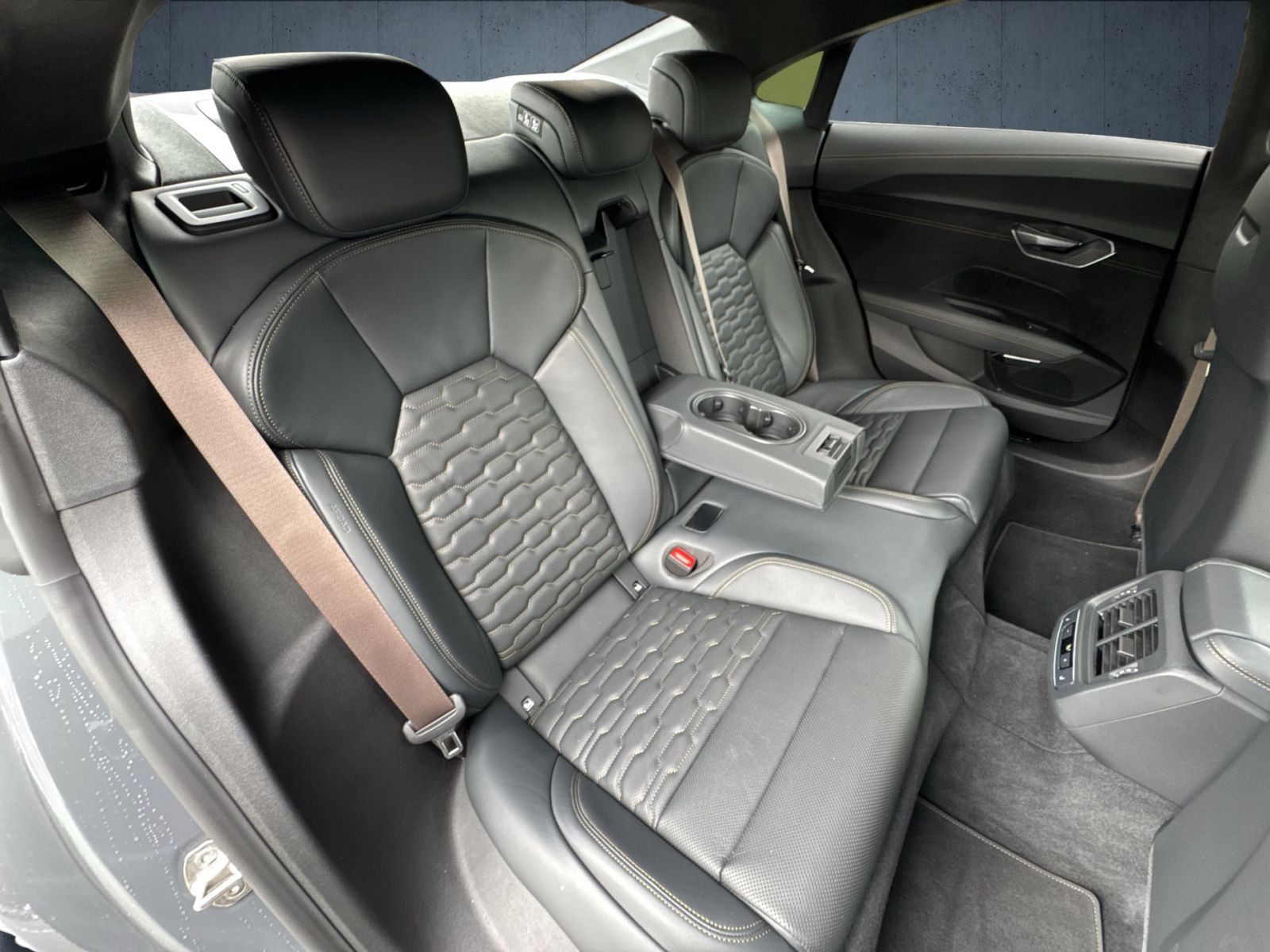 Audi - RS e-tron GT_17