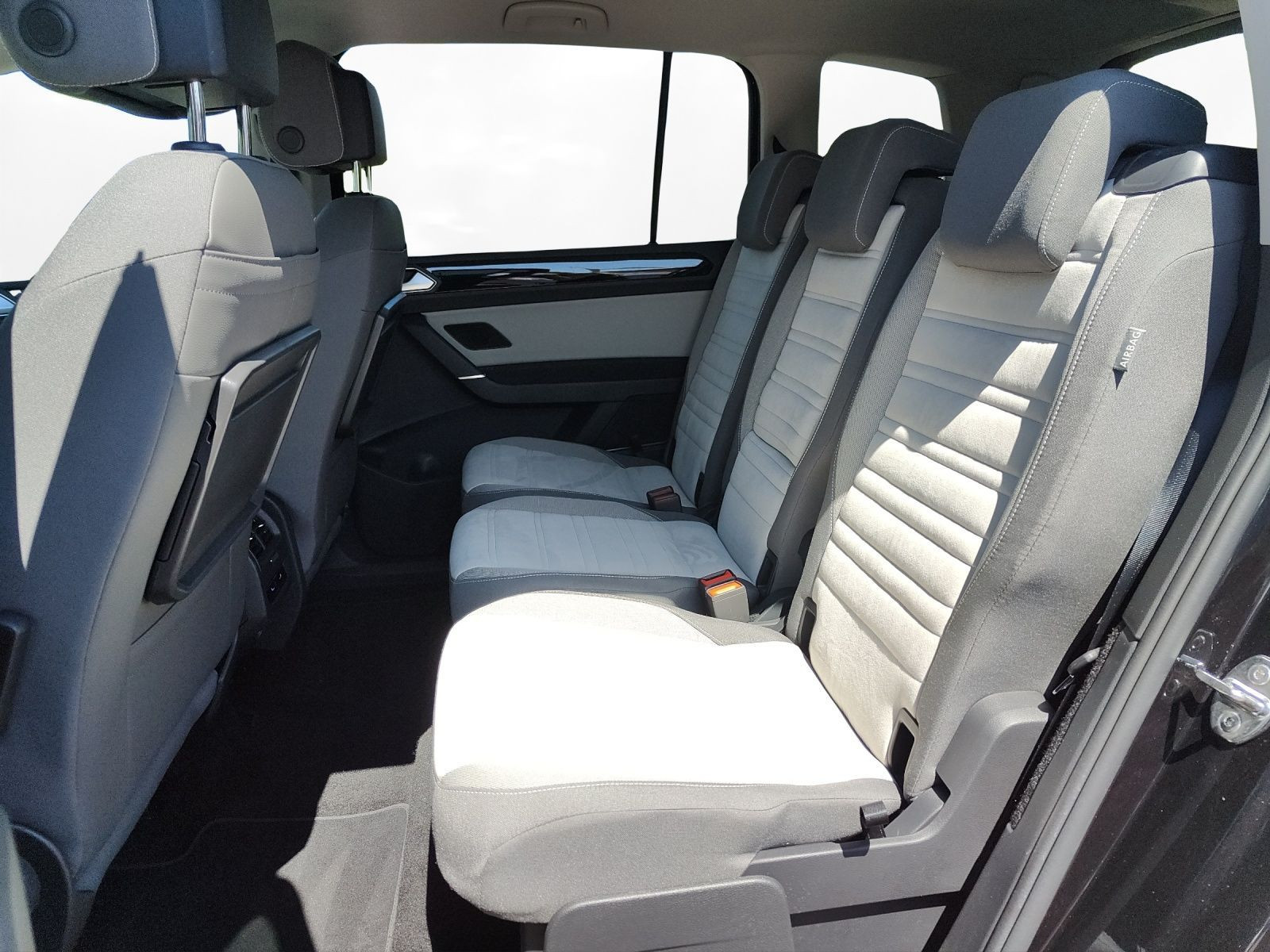 Volkswagen - Touran_4