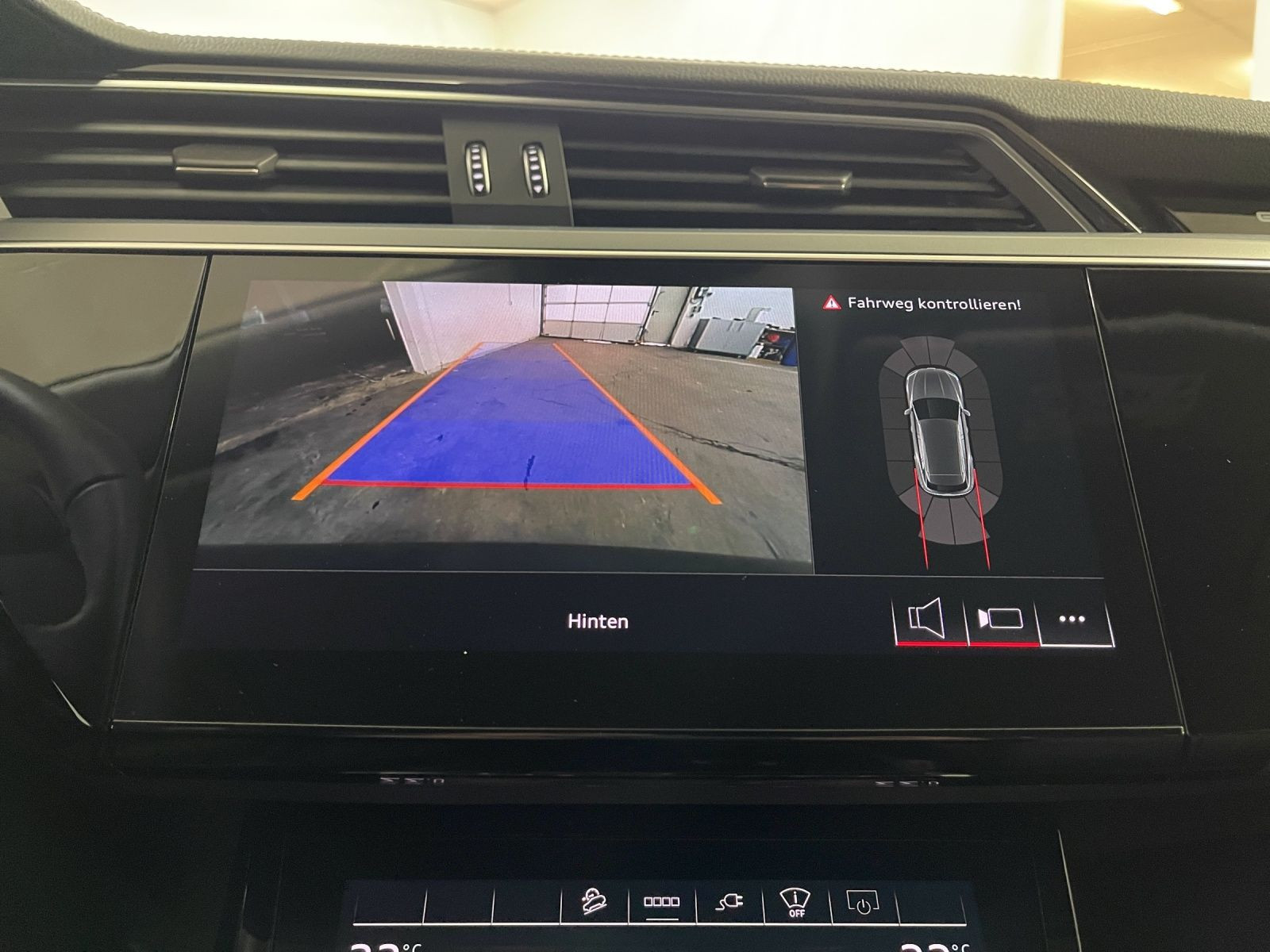 Audi - Q8 e-tron_23